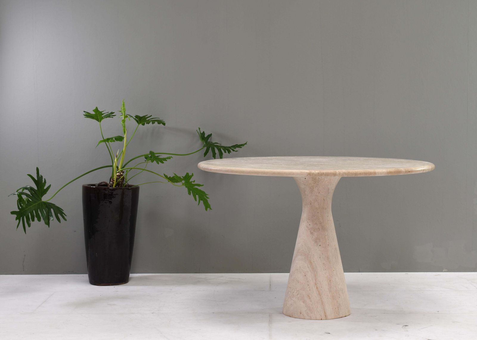 Exquisite Round Travertine Dining Table In The Manor Of Angelo Mangiarotti/Up&Up photo for sale