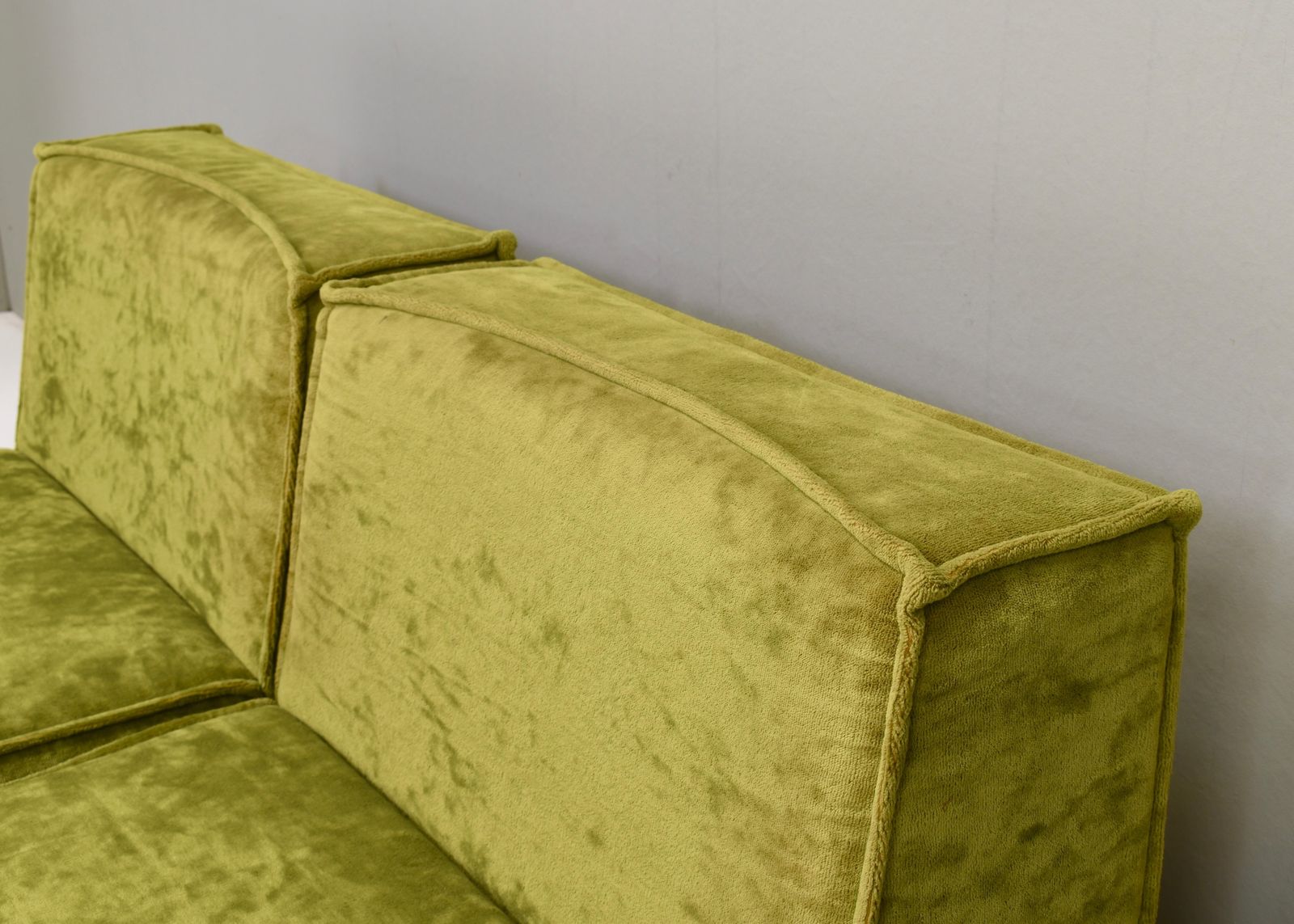 photo vinterior Green Velvet Seventies Sectional Sofa In The Style Of Cor Trio, Circa 1970