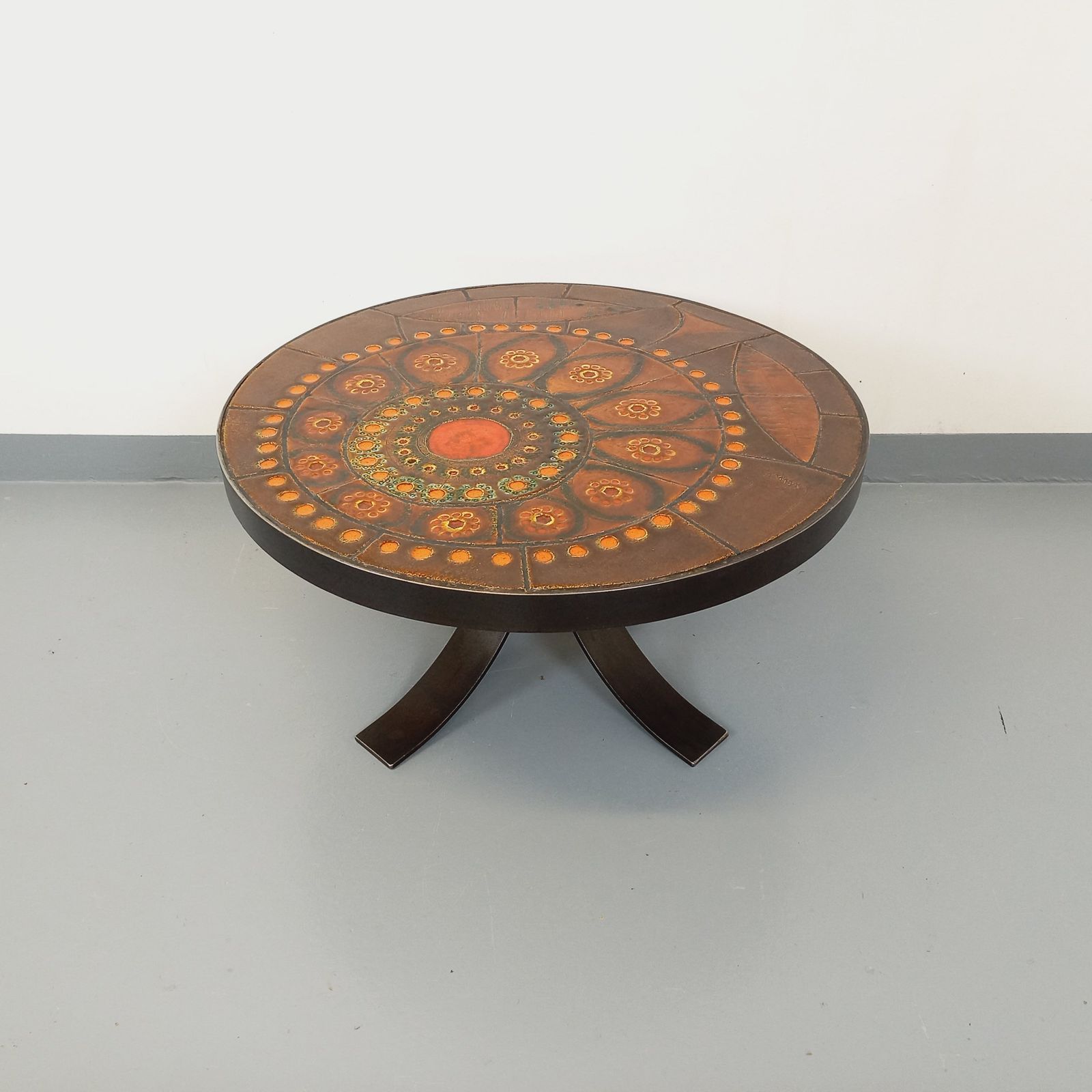 Raymond Corroyez Round Coffee Table In Ceramic And Steel photo vinterior