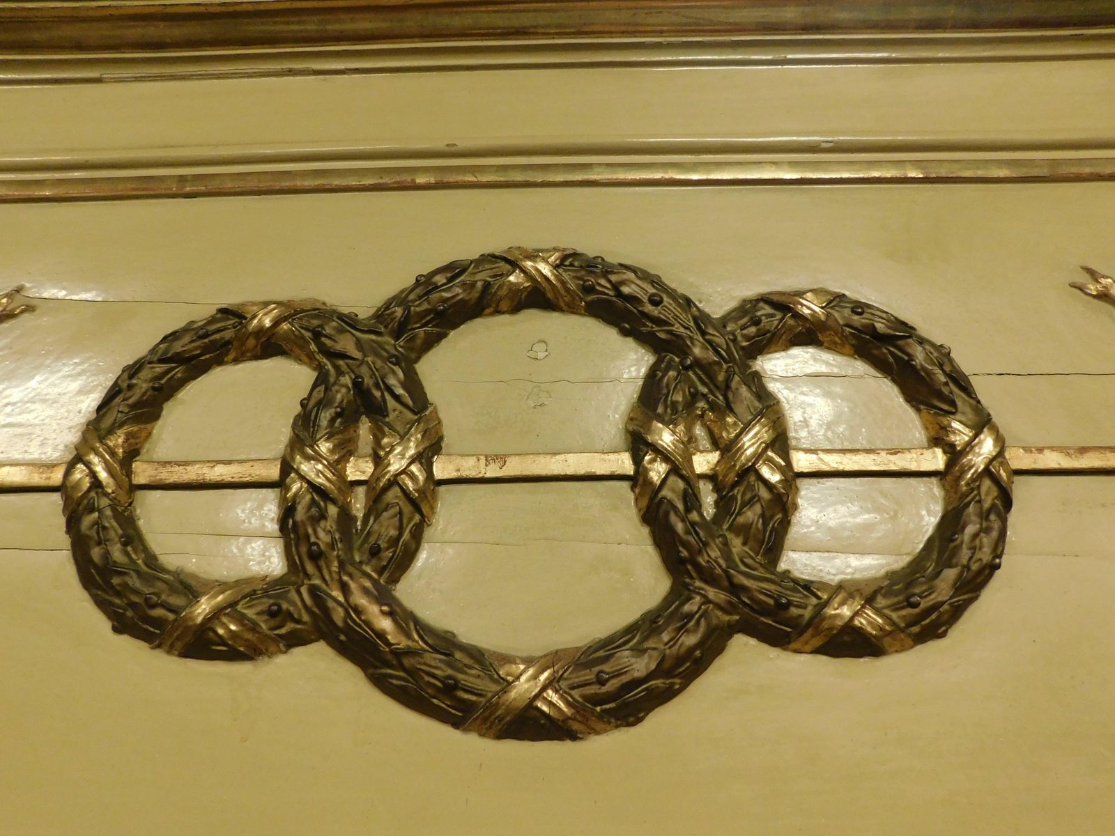 Lacquered Wood Mirror With Rich Golden Sculptures, Italy photo 3951.0
