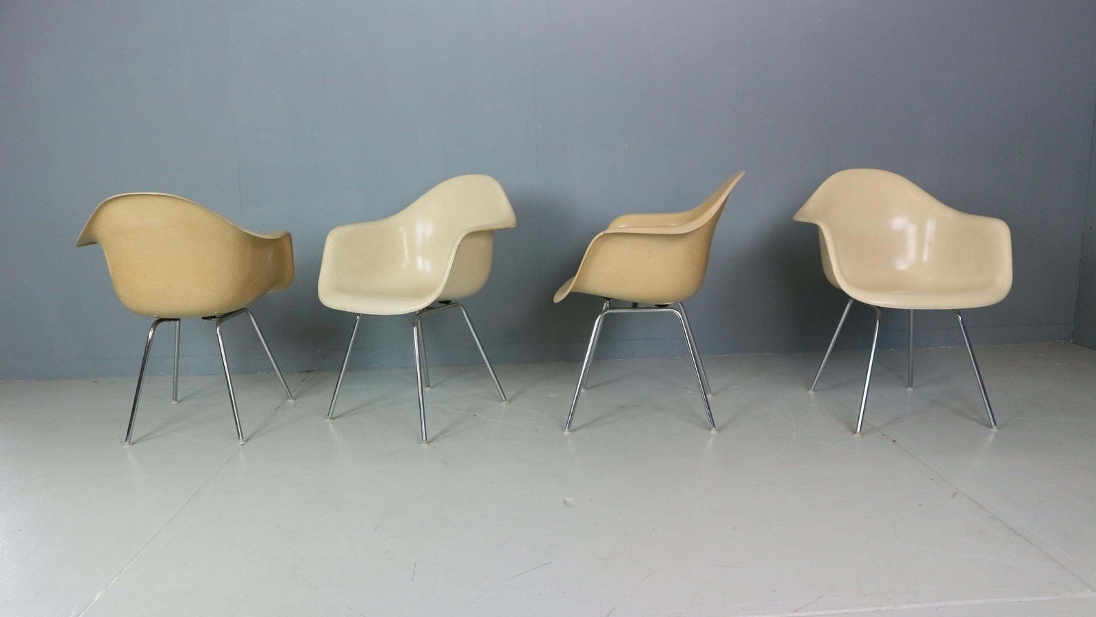 Furniture Charles & Ray Eames Set Of 4 Off White "H Base" Chairs For Herman Miller, 1960 photo