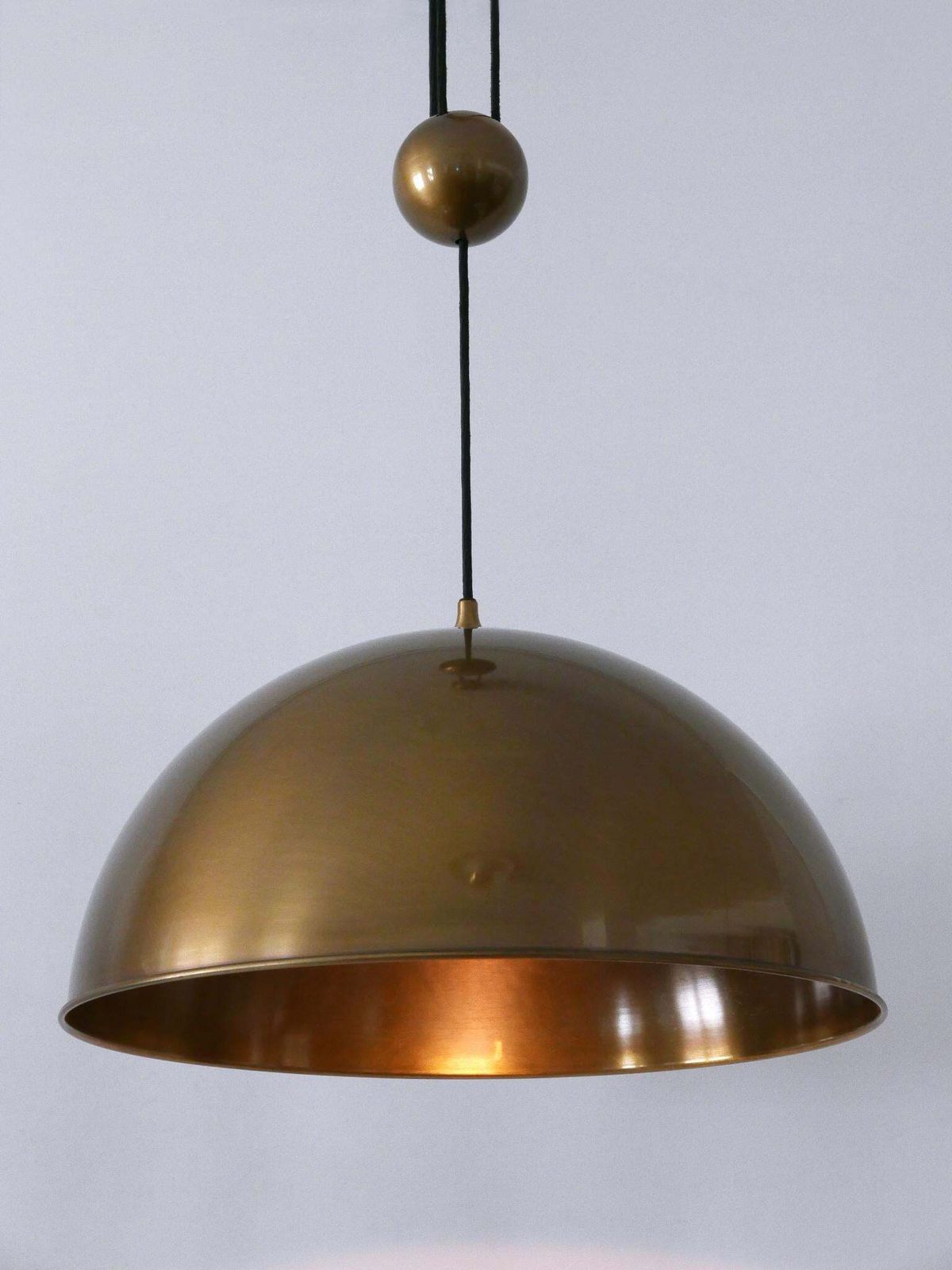 photo vinterior Large & Elegant Mid Century Counterweight Brass Pendant Lamp By Florian Schulz