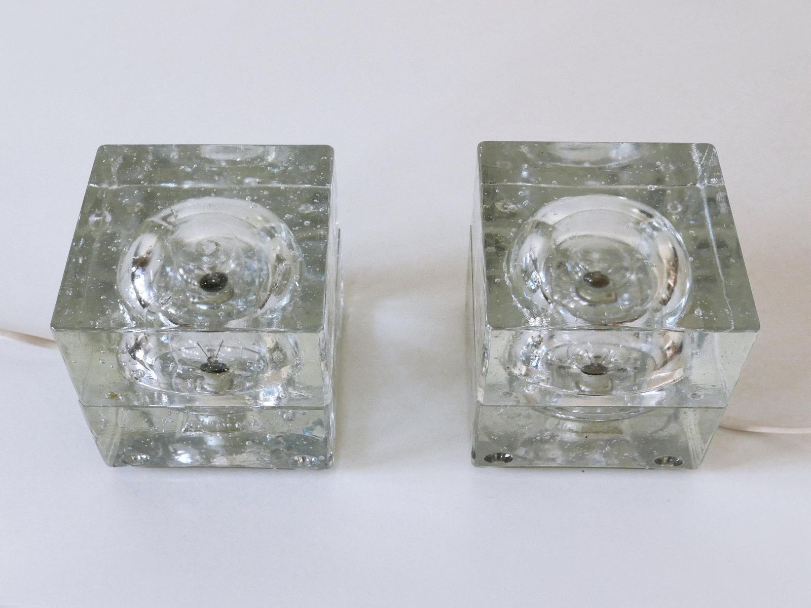 photo vintage Set Of Two Hand Blown Ice Glass Cube Table Lamps By Müller & Zimmer Germany