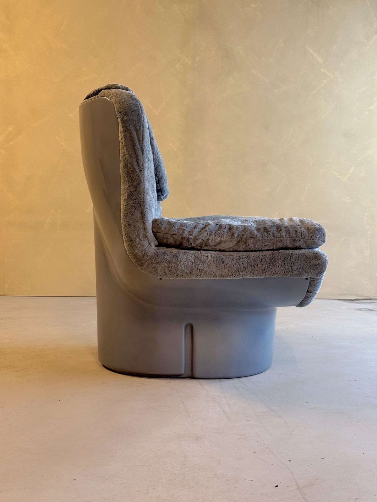 Italian Grey Ill Poltrone Lounge Chair photo vinterior