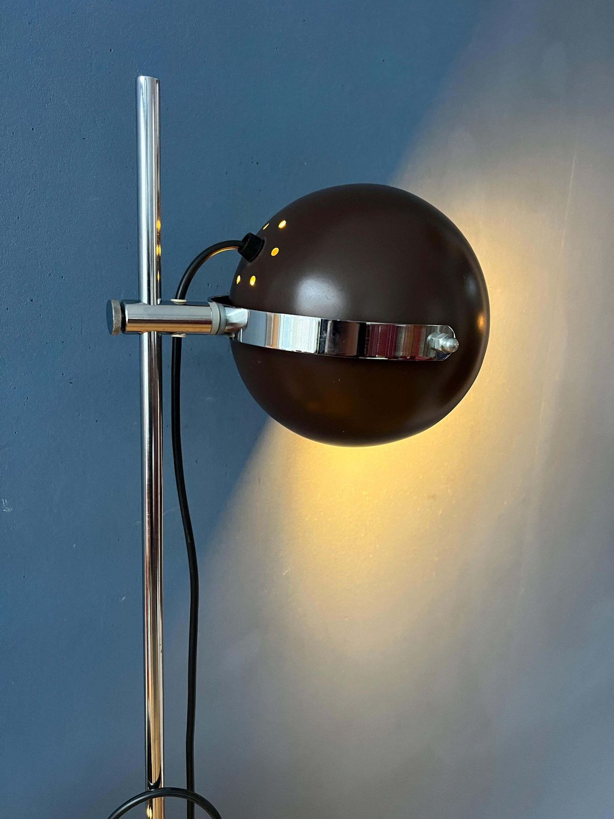 Bruine Mid Century Space Age Eyeball Vloerlamp photo Verlichting