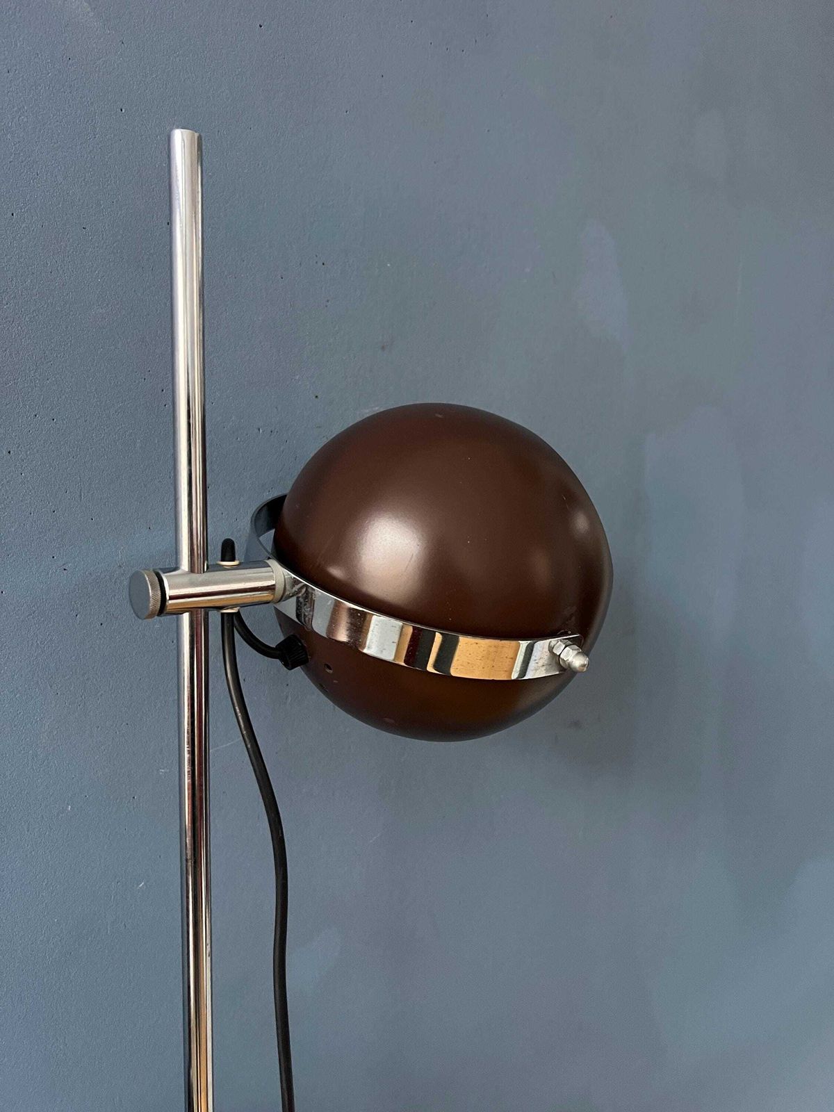 Bruine Mid Century Space Age Eyeball Vloerlamp photo vinterior