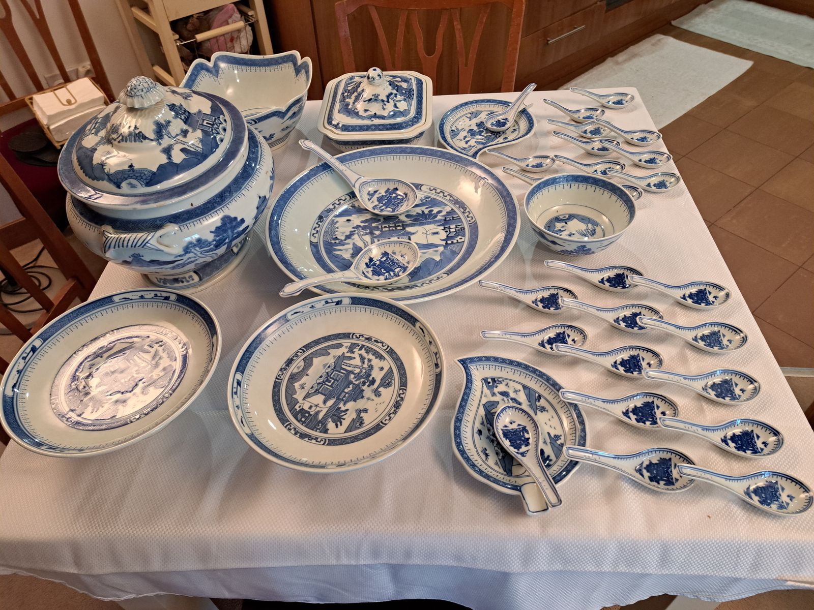 Porcelain China Dinner Serving Set Classic Style Blue On White 37 Pcs 12 Kg photo for sale