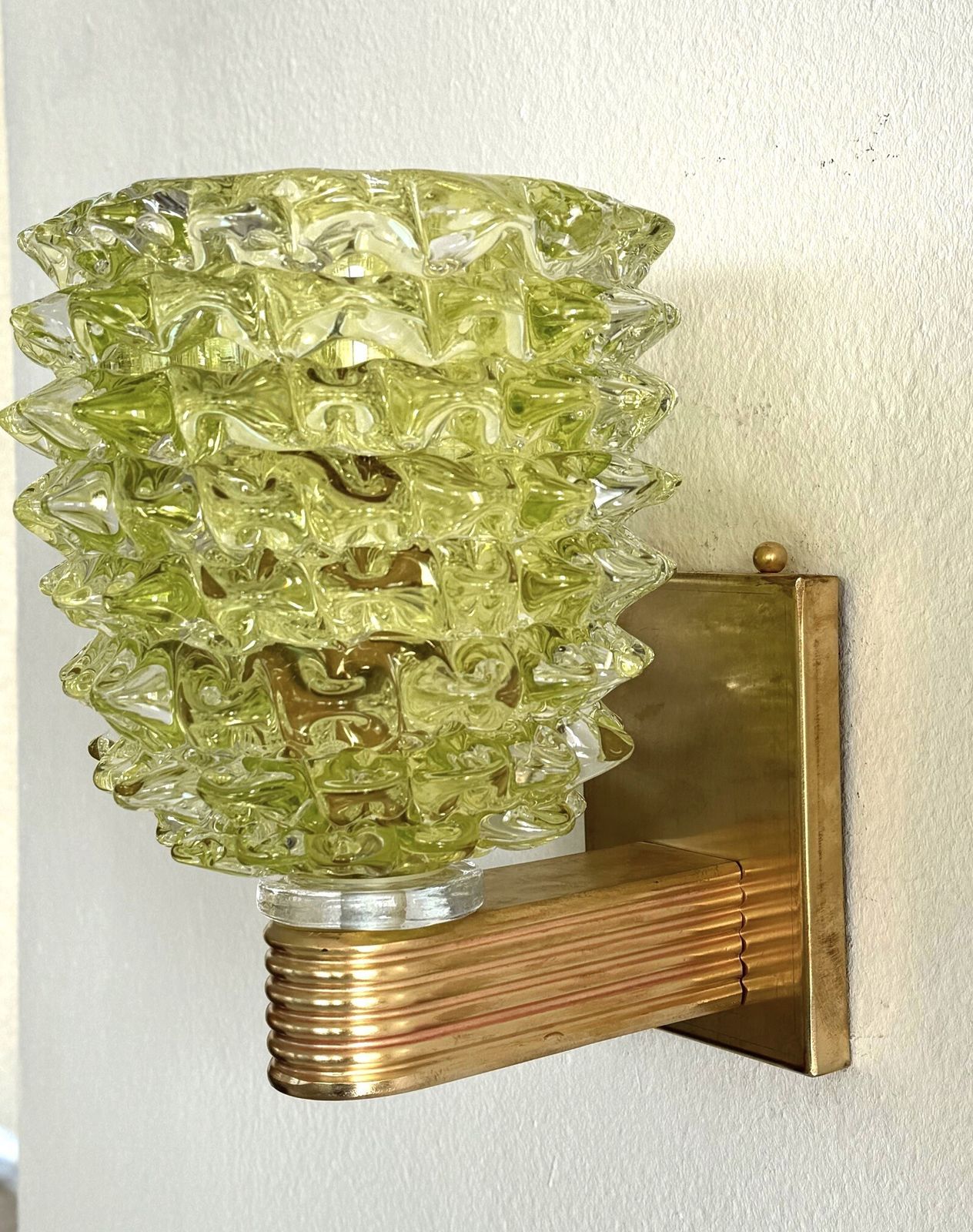 Italian Art Deco Brass And Green Rostrato Murano Glass Wall Sconces In Barovier Toso Style photo vinterior