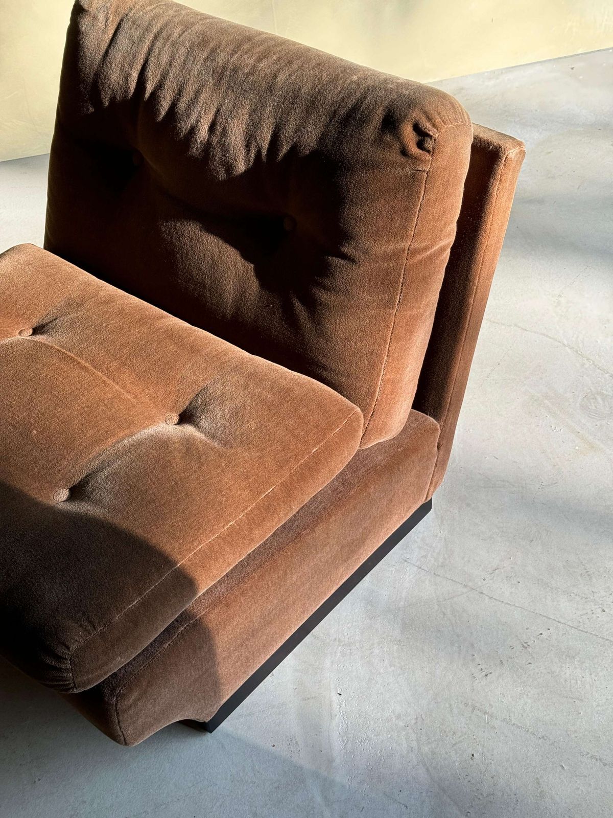 photo vinterior Bruine Fluwelen Zitgroep Van Paolo Caliari Voor Cassina, Ca. Jaren 1960