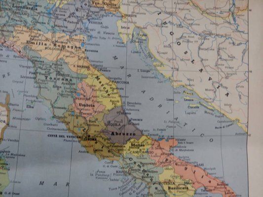 photo furniture Geographical Map Of Italy, 1986