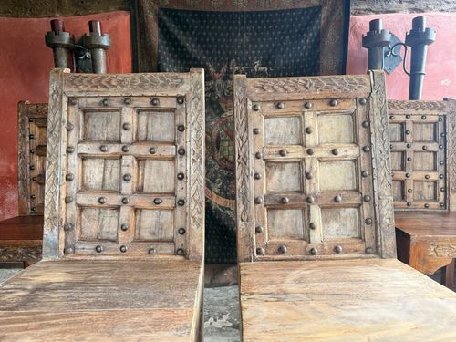 photo furniture Set Of 4 Rare Antique Studded Rustic Elizabethan Style Diner Hall Chairs