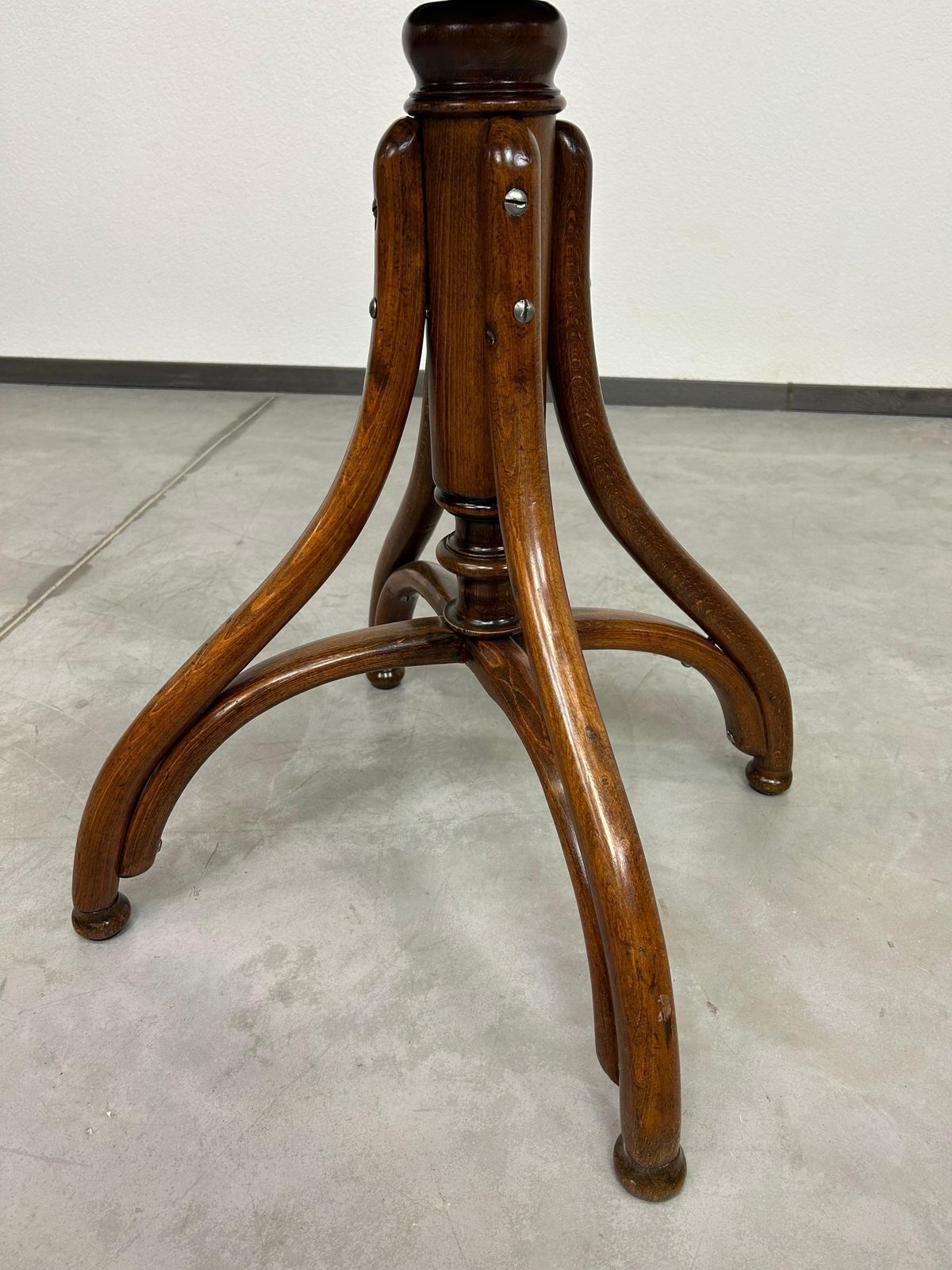 Swivel Bar Stool photo vinterior