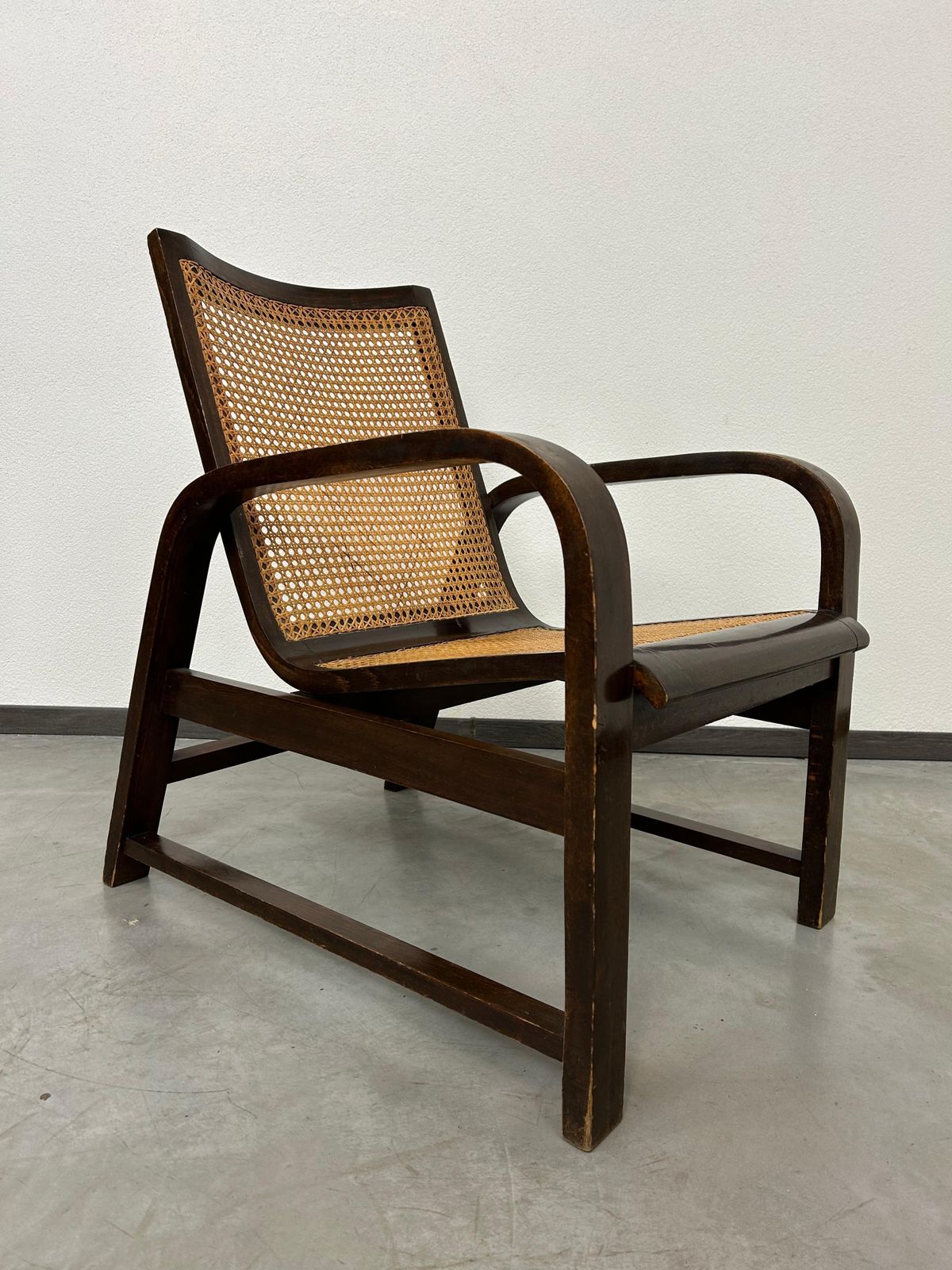 Functionalist Bentwood Lounge Chair No.668 Thonet Debrecen photo Furniture