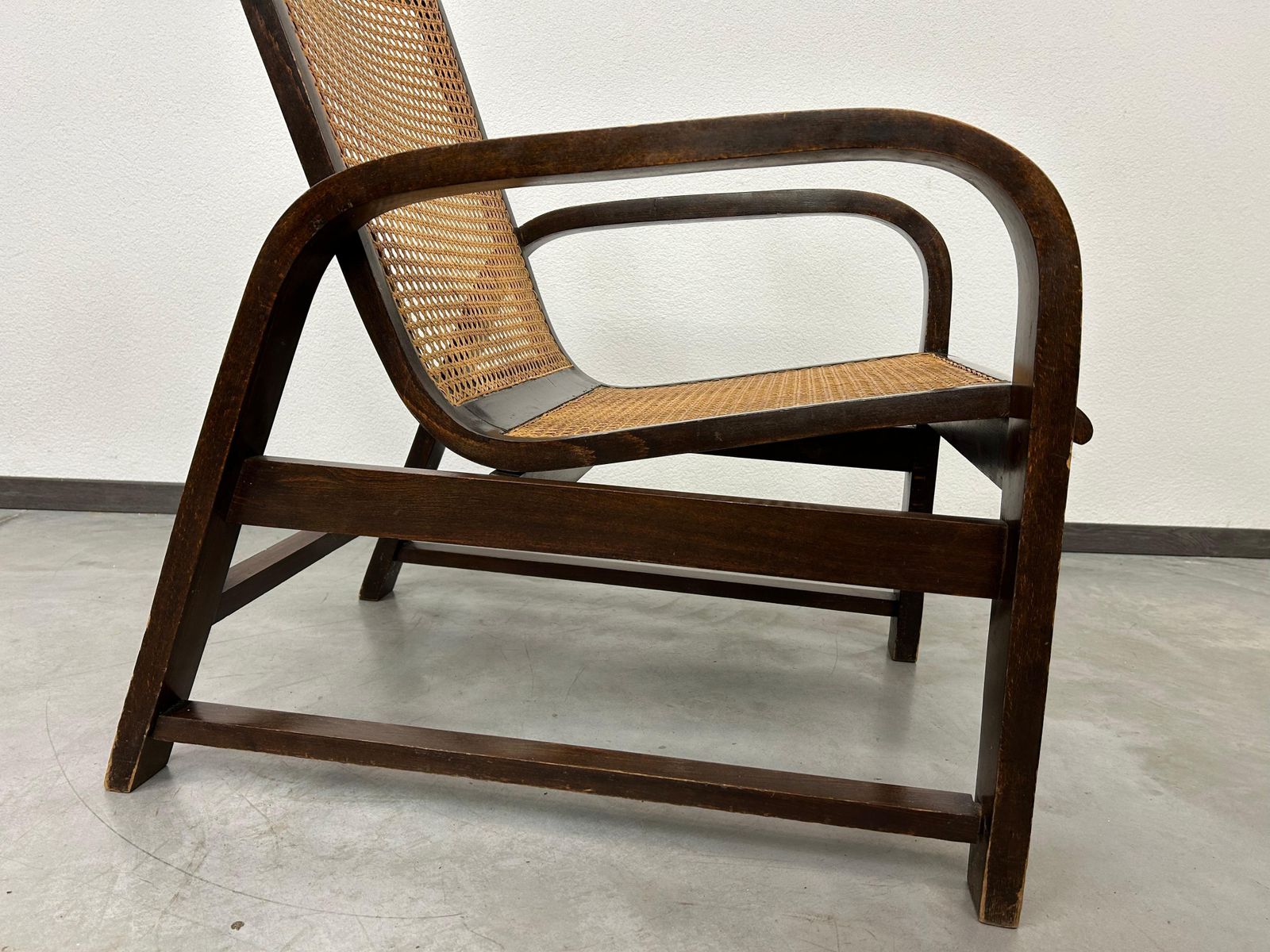 Functionalist Bentwood Lounge Chair No.668 Thonet Debrecen photo vinterior