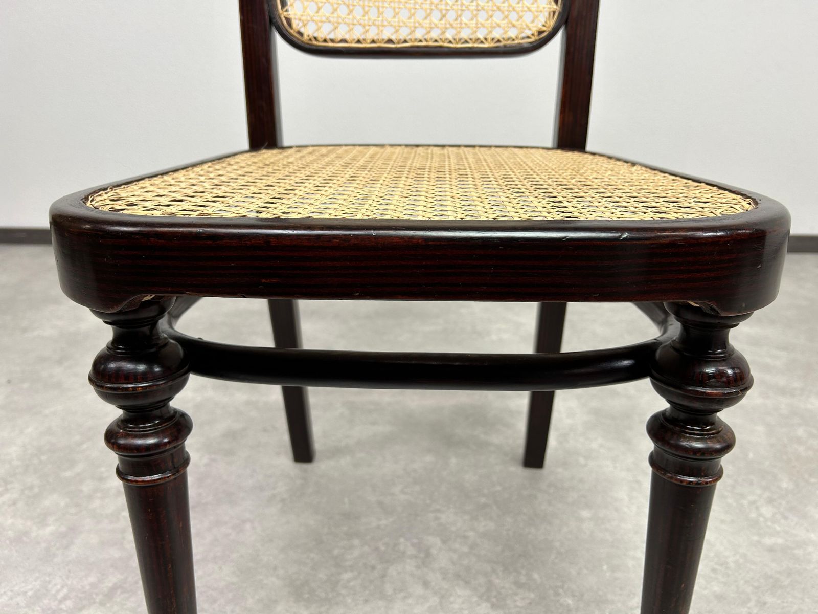 Set Of 4 Bentwood Dining Room Chairs By Thonet photo Furniture