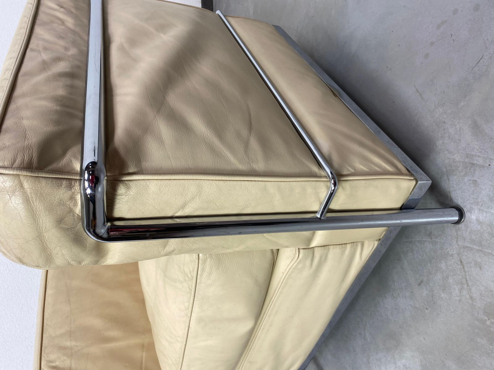 White Leather Club Chairs Lc2 By Le Corbusier For Cassina photo vintage