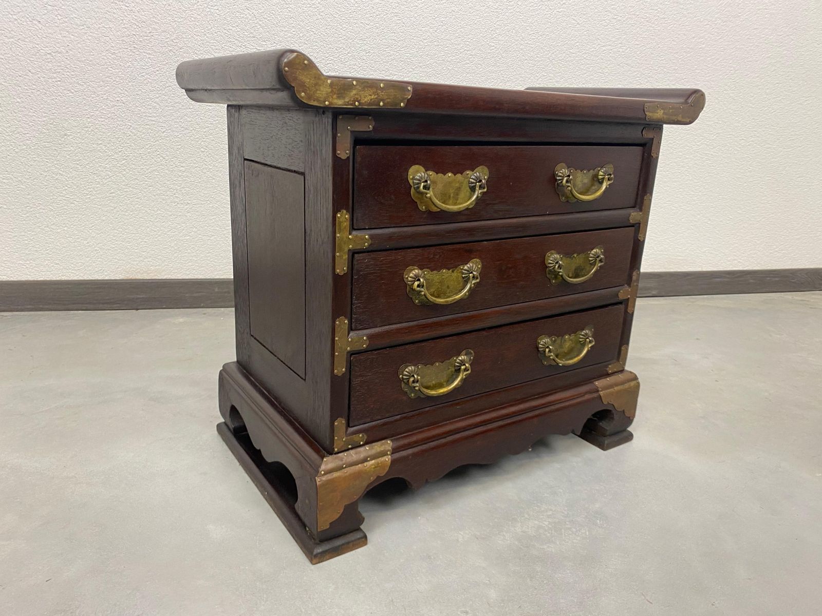 photo furniture Miniature Chest Of Drawers