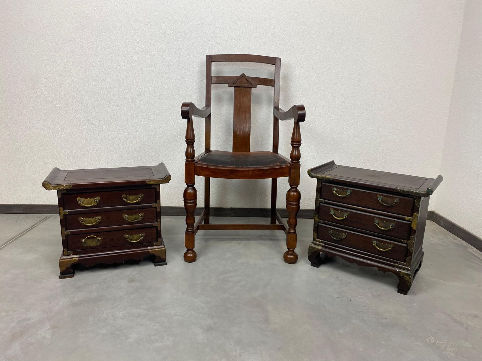 photo vintage Miniature Chest Of Drawers