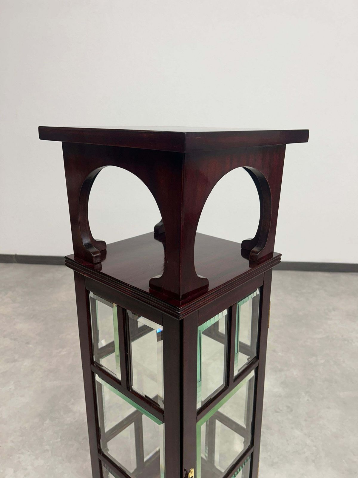 2395.0 Vienna Secession Pedestal photo