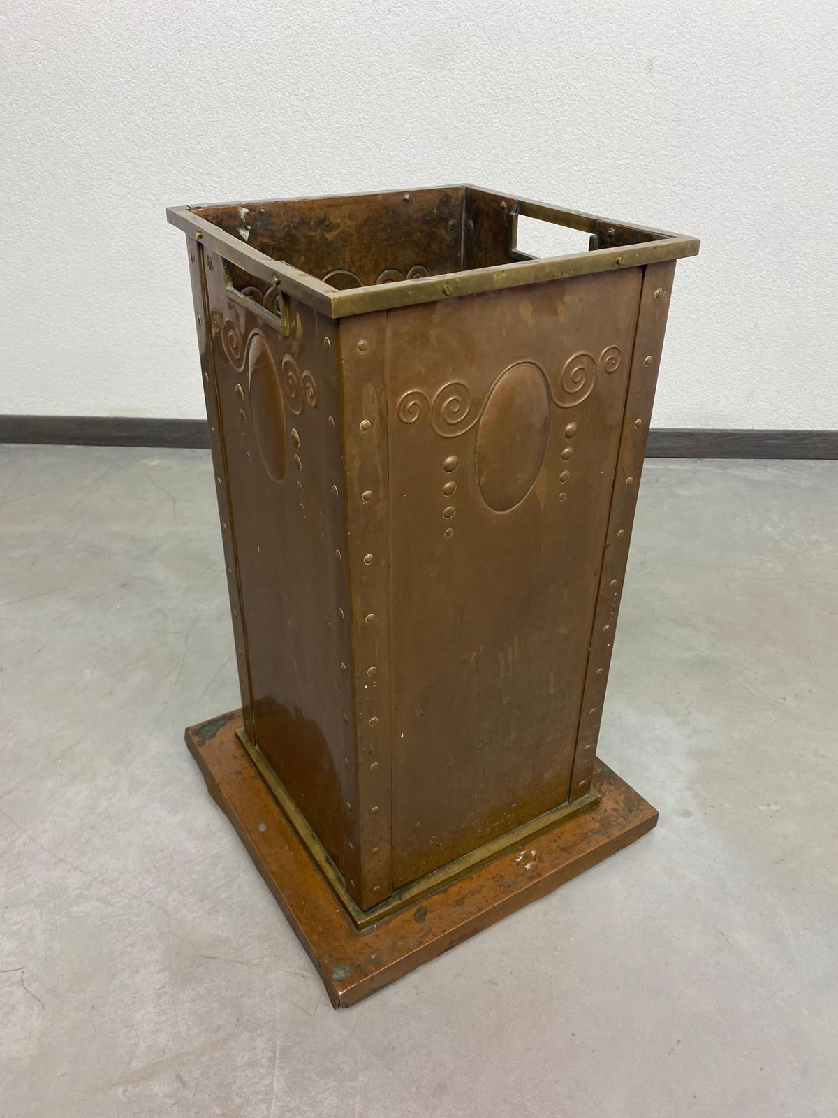 Jugendstil Umbrella Stand Attr. To Otto Prutscher   Wiener Werkstätte photo vinterior