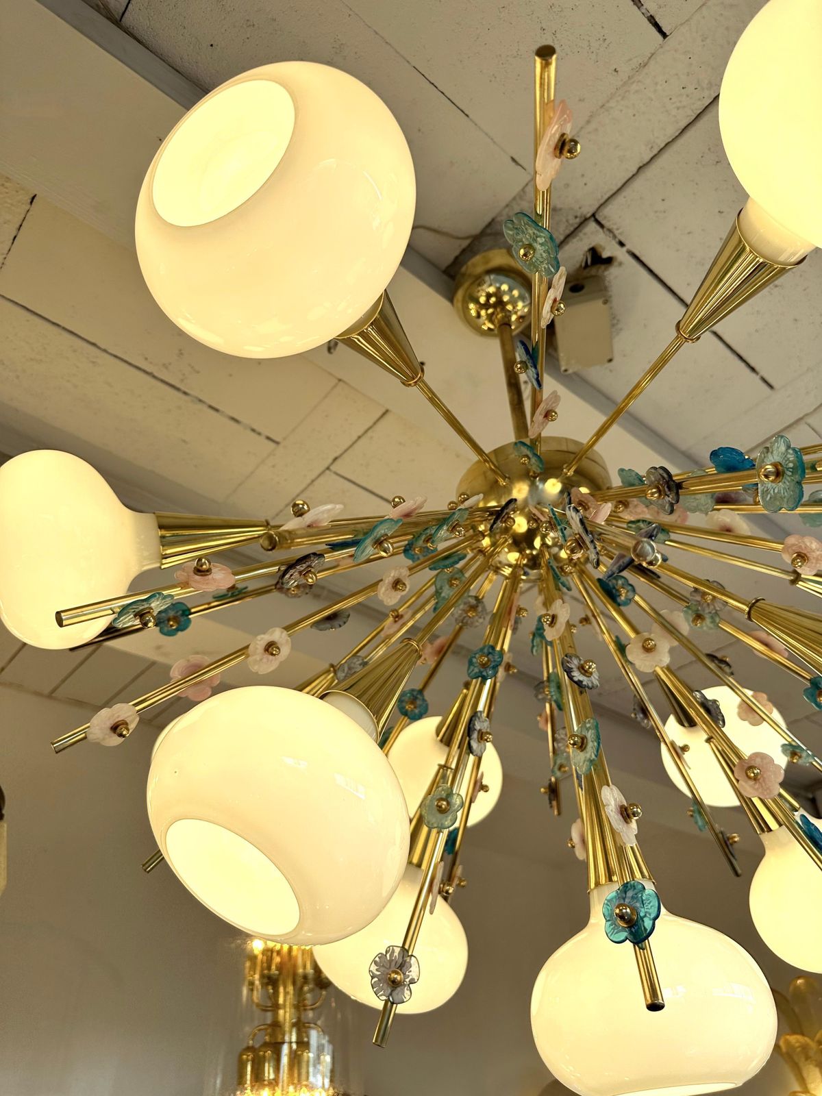 Contemporary Brass Sputnik Chandelier Flowers Murano Glass White Cup, Italy photo furniture