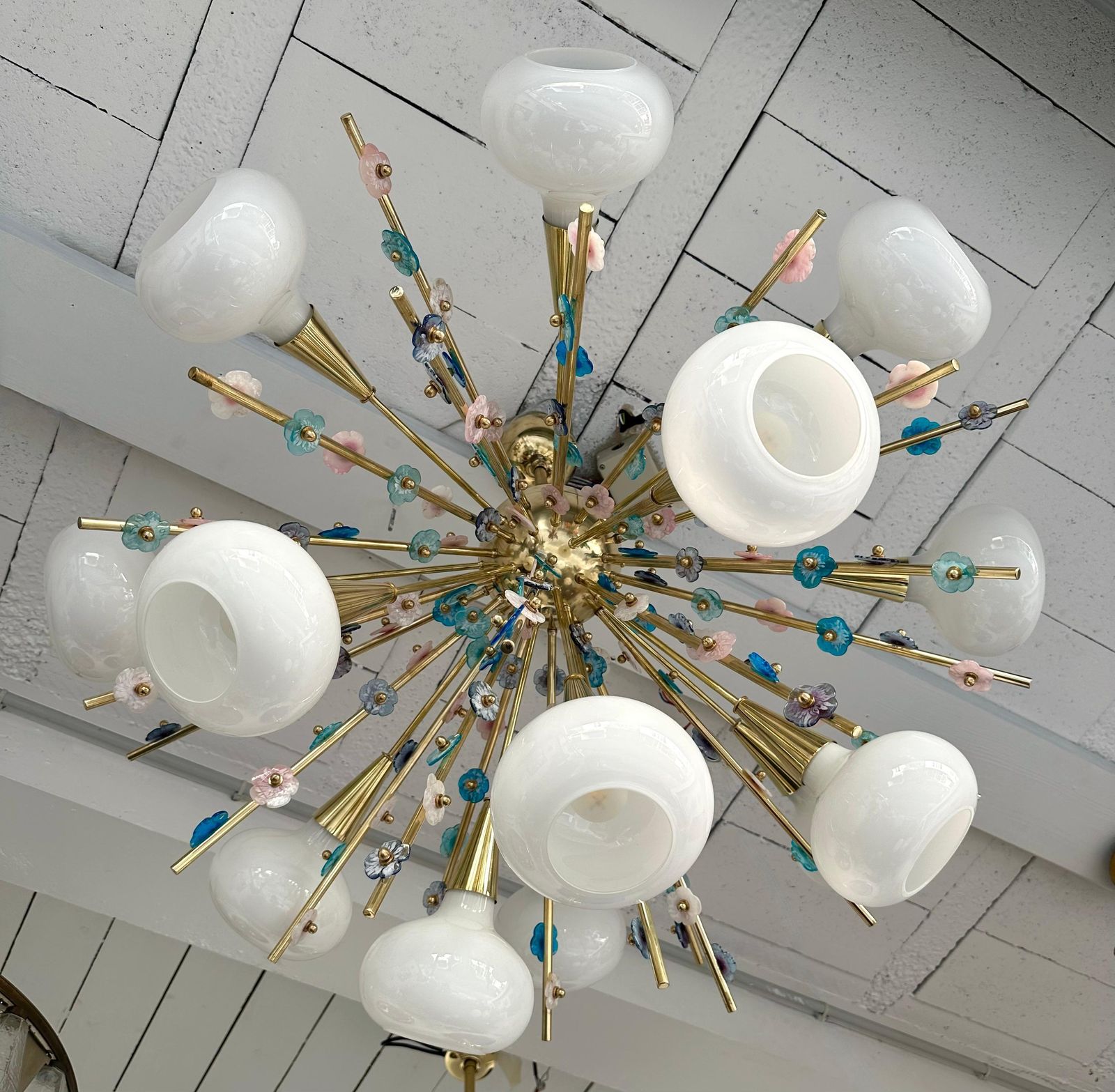 Contemporary Brass Sputnik Chandelier Flowers Murano Glass White Cup, Italy photo for sale