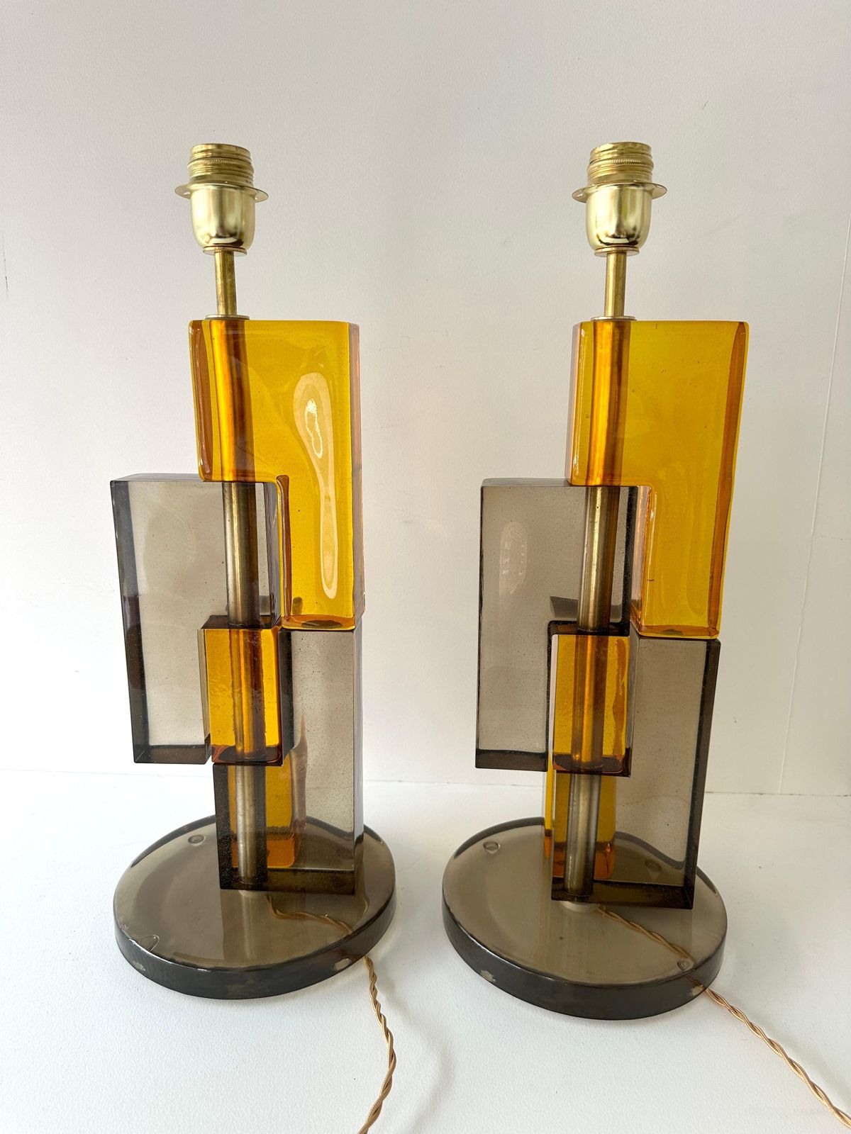 photo vinterior Contemporary Pair Of Lamps Amber Smoke Cubic Murano Glass And Brass, Italy