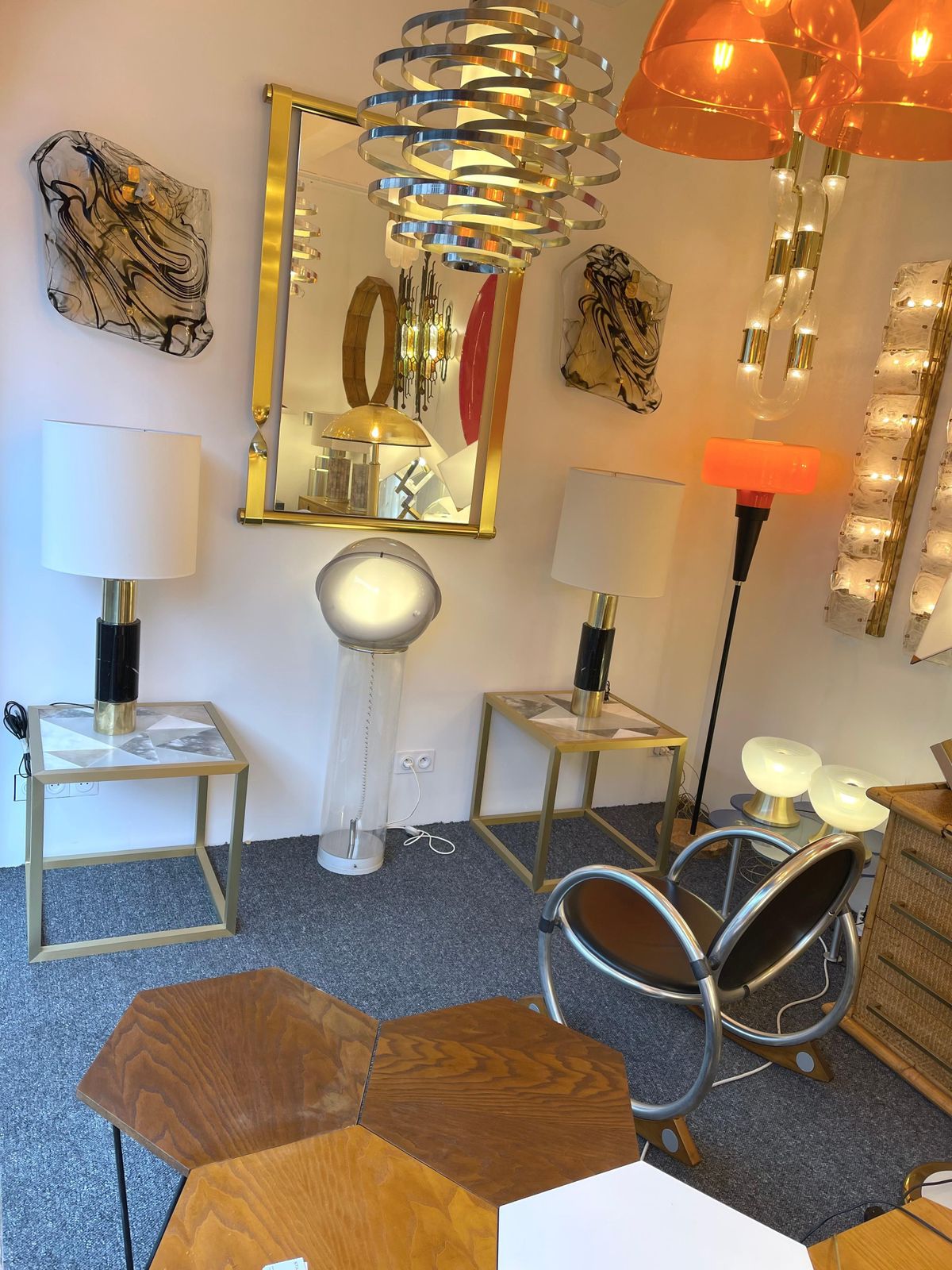 photo furniture Contemporary Pair Of Brass Lamps Black Marble, Italy