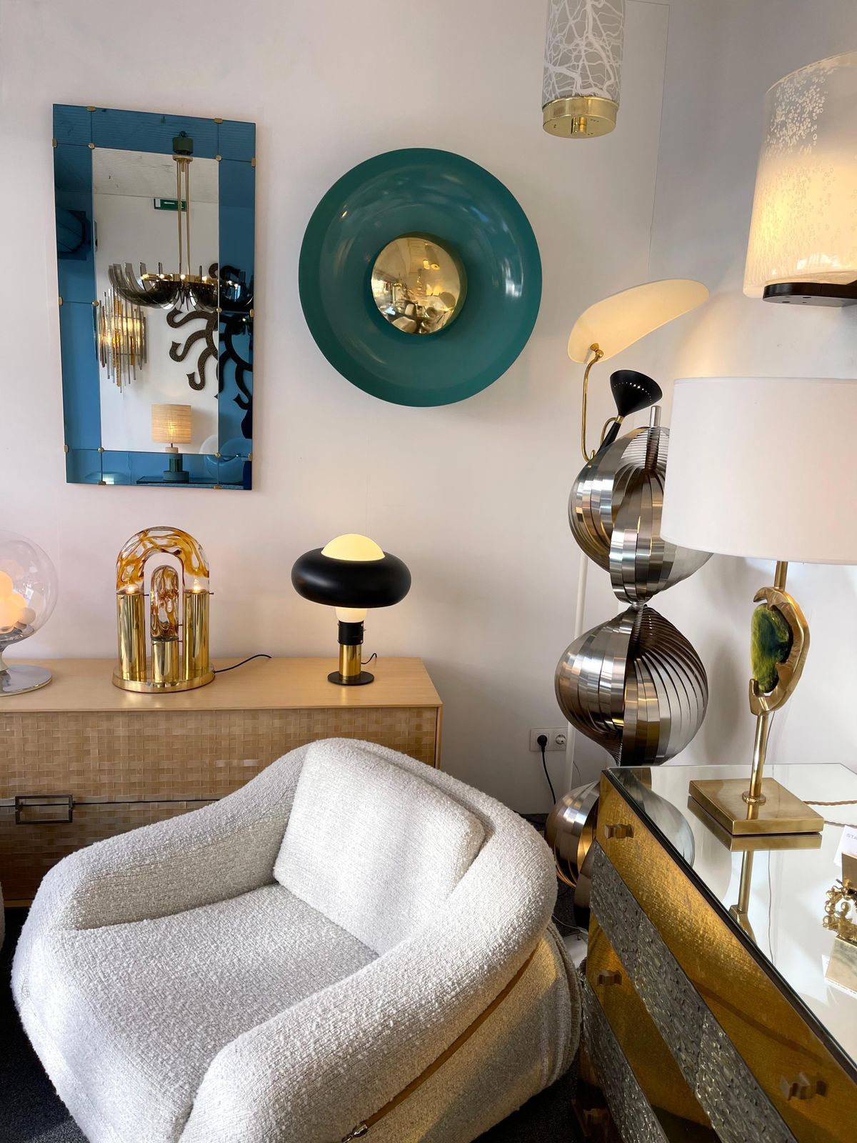photo furniture Contemporary Pair Of Curve Lacquered Metal And Brass Sconces, Italy