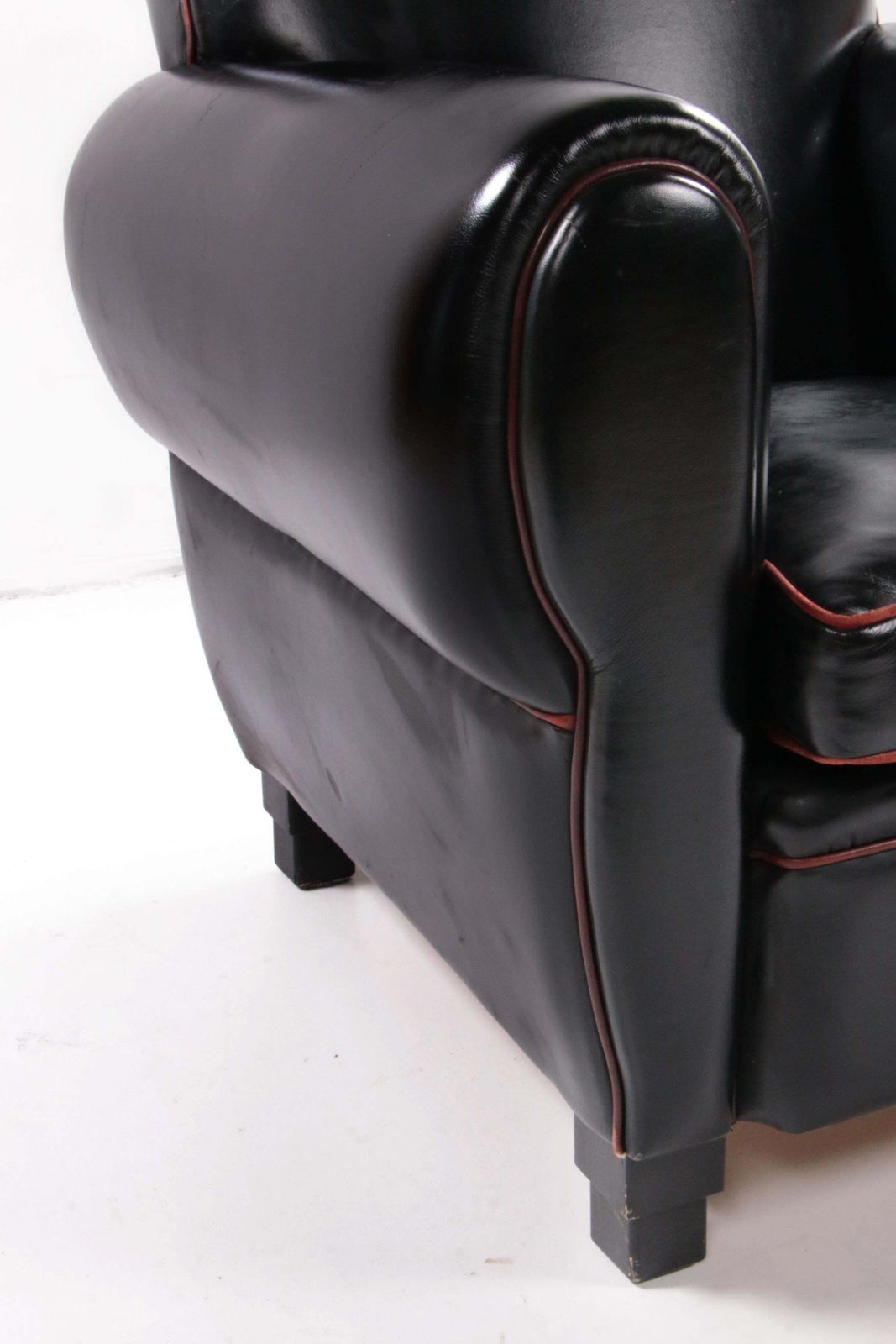 1326.0 Very Comfortable And Beautiful Leather Armchair From La Lounge Atelier photo