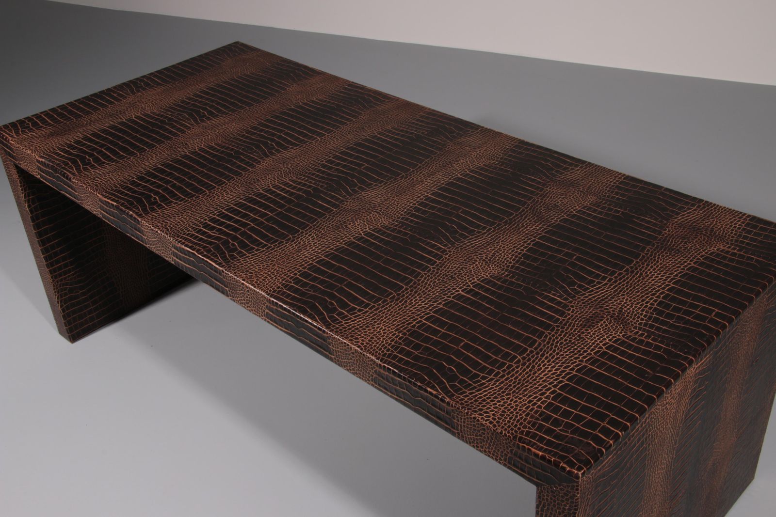 Philipp Plein Office Brown Desk In Split Leather With A Crocodile Skin Effect photo vinterior