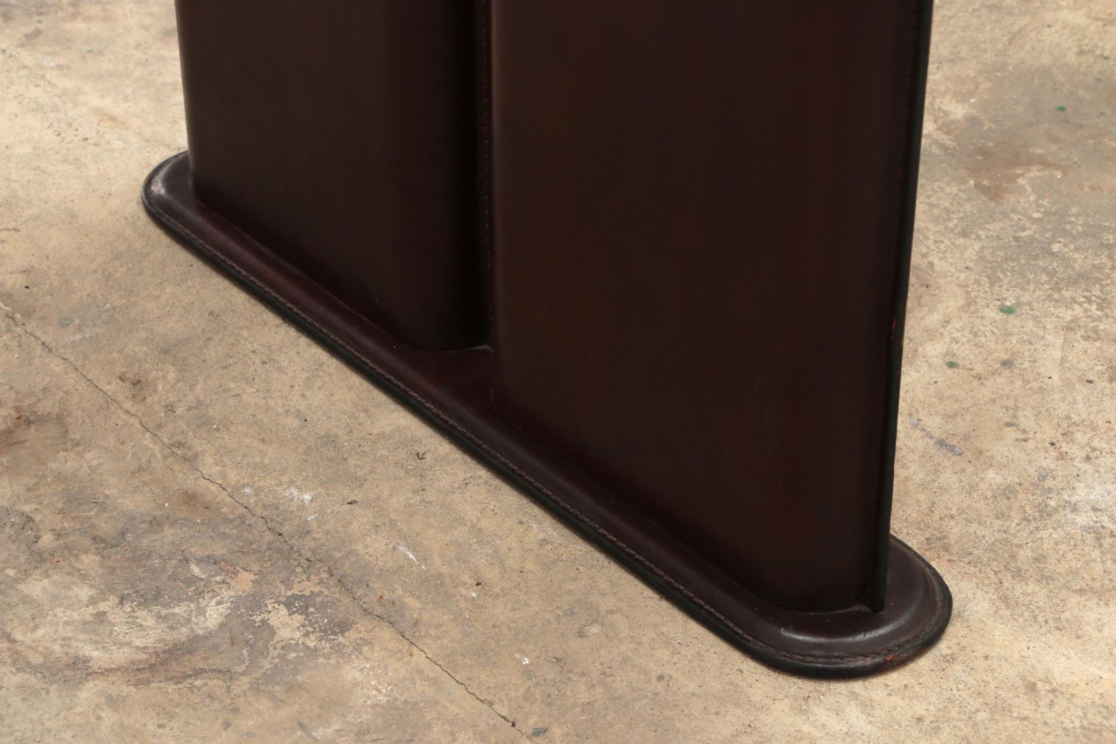 5559.0 Tito Agnoli For Matteo Grassi Leather Dining Table And Six Chairs photo
