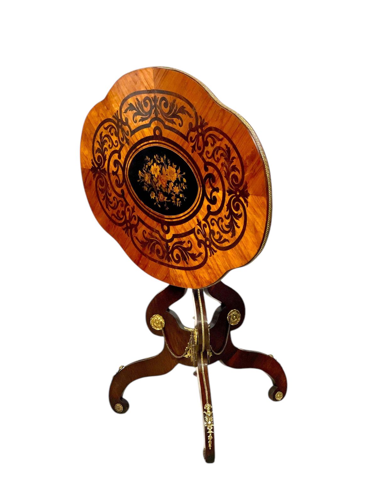 photo vinterior Napoléon III Period Marquetry Table With Gilded Brass Ornaments