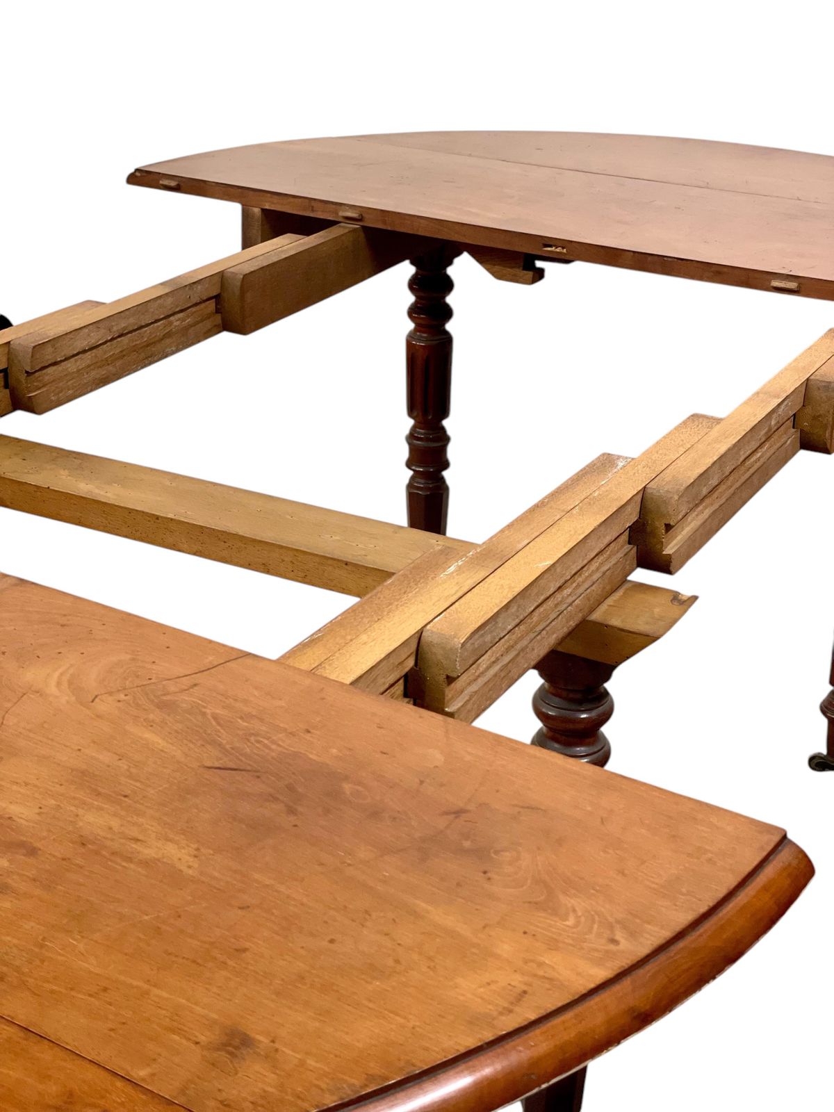 photo furniture 19th Century Oval Dining Table