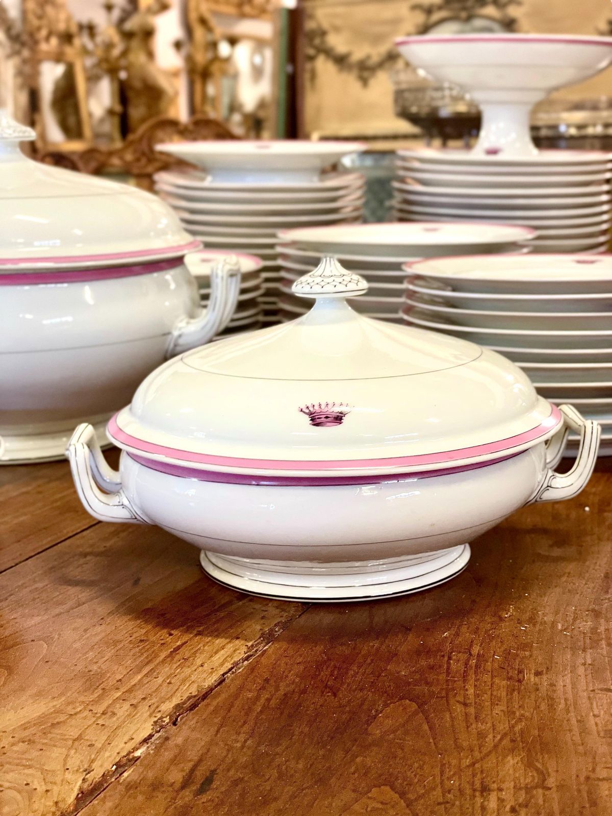 photo furniture 19th Century Porcelain Dinner Service From The Maison Charles Pillivuyt Et Cie