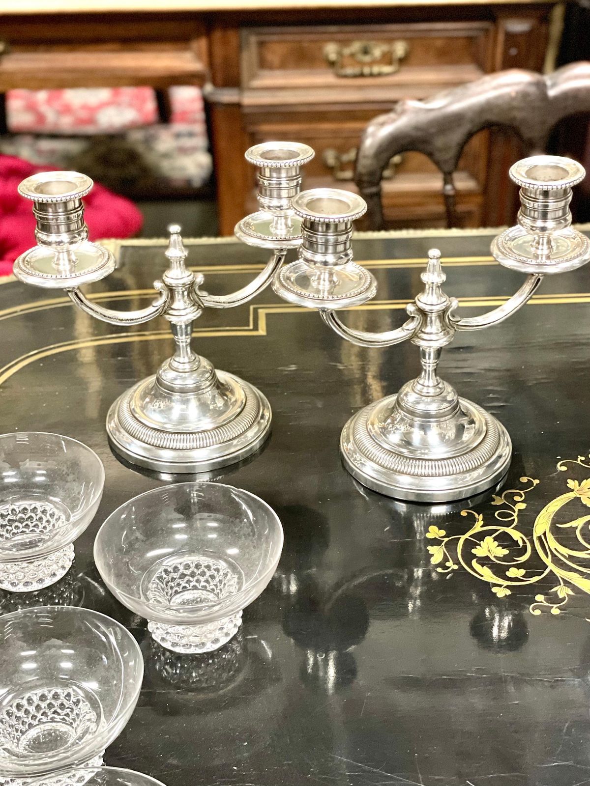 photo vintage Pair Of 19th Century Petite Silver Plated Bronze Candelabras