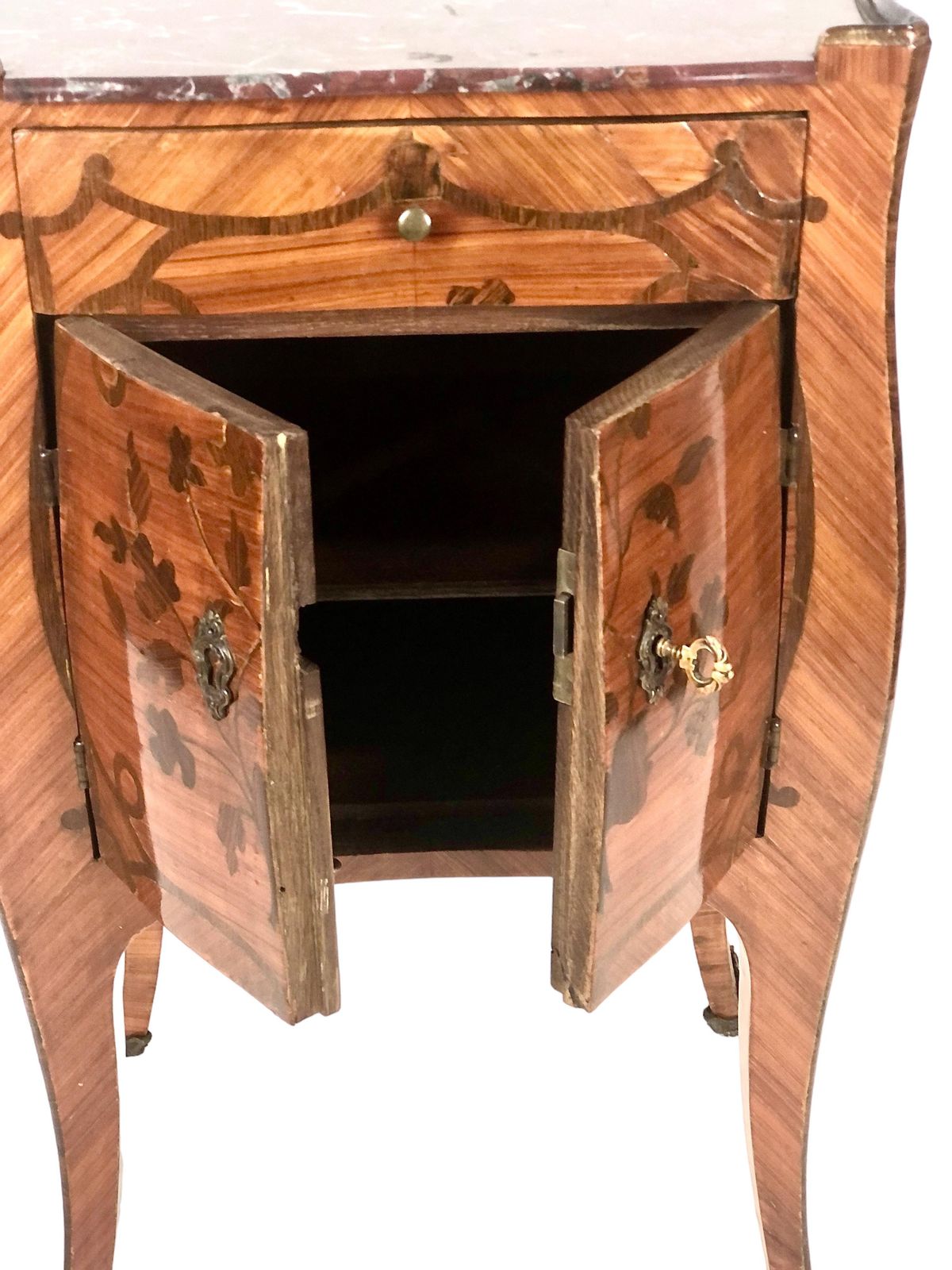1900s Louis XV Style French Petite Commode photo vinterior