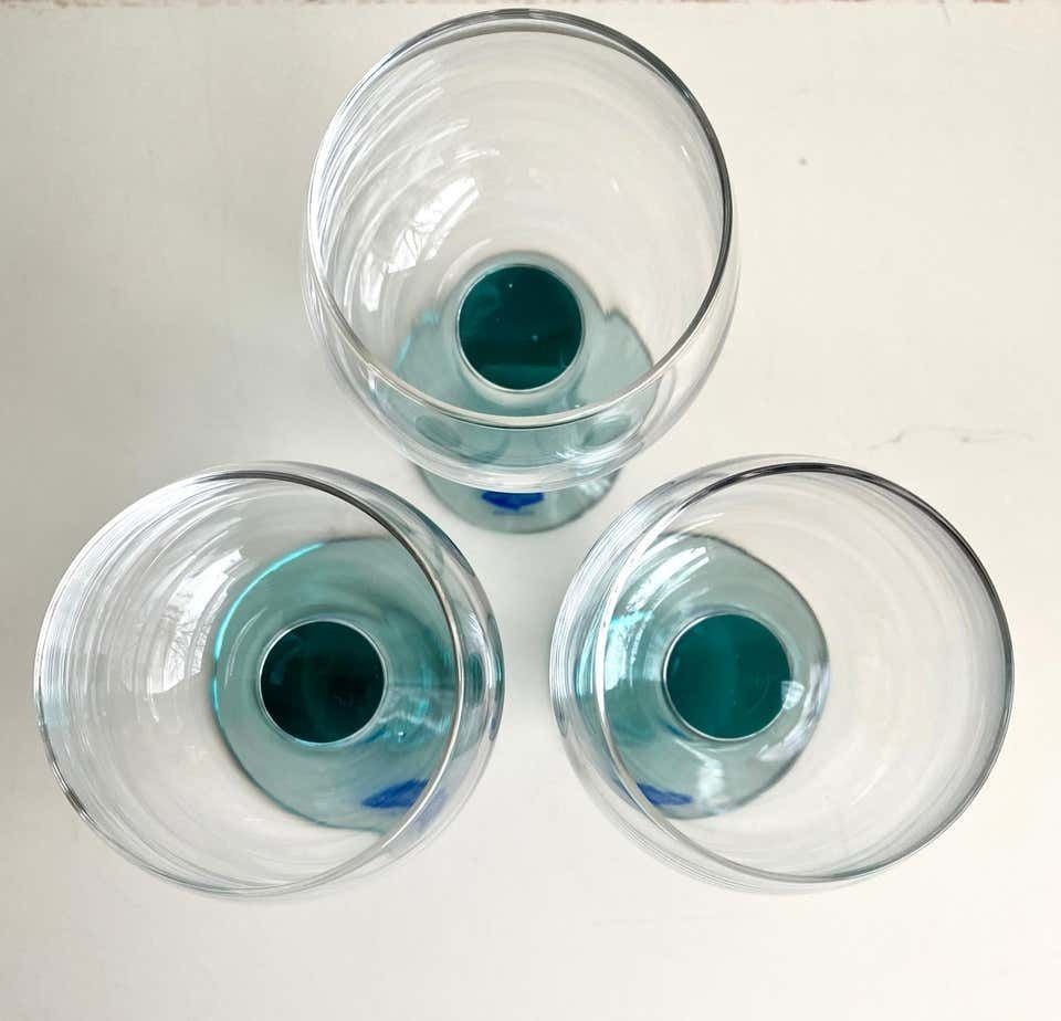 Mondo Green Hand Blown Wine Glass, By Kerttu Nurminen, Ca. 1980s 1990s. photo Home Decor