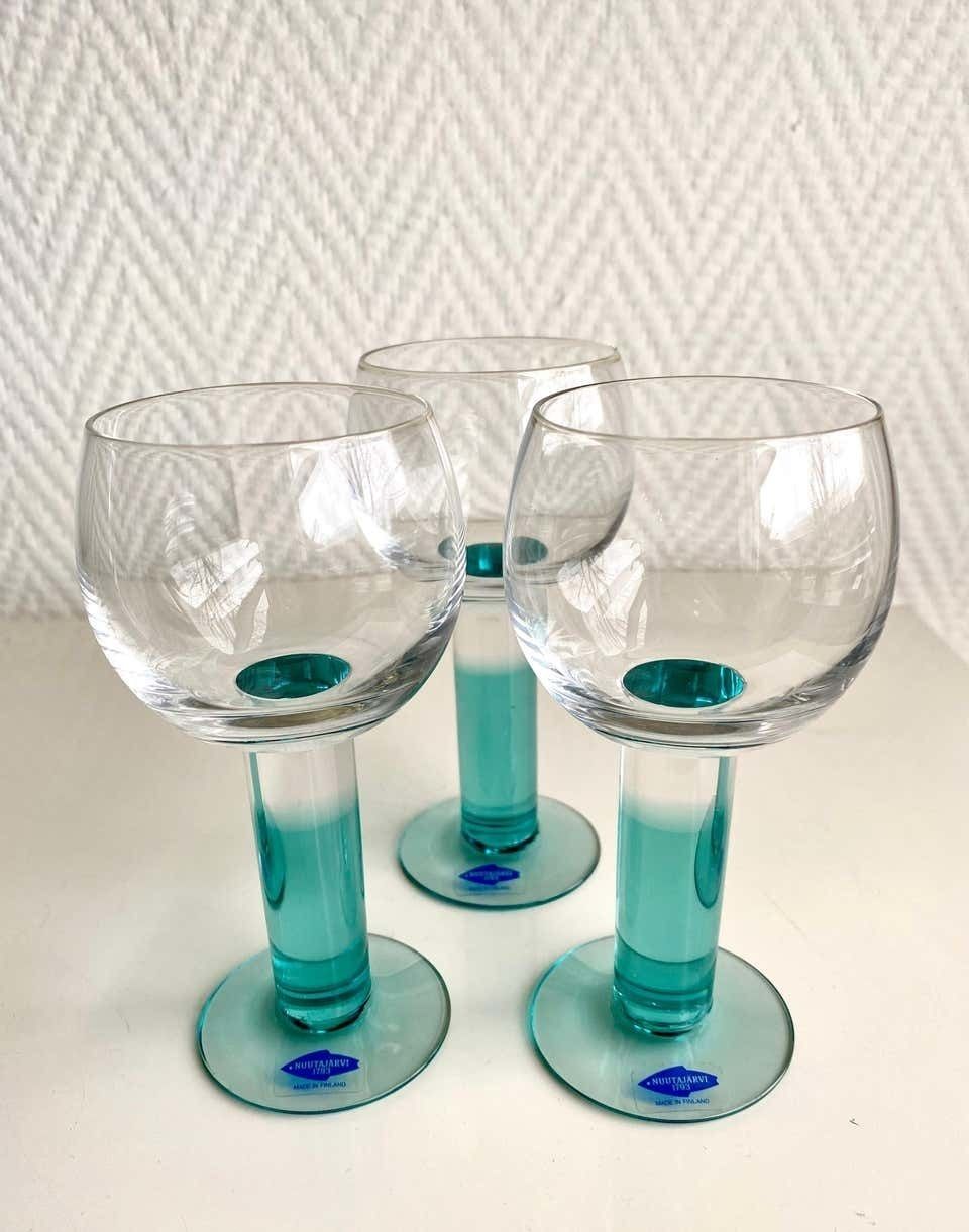 Mondo Green Hand Blown Wine Glass, By Kerttu Nurminen, Ca. 1980s 1990s. photo 91.0