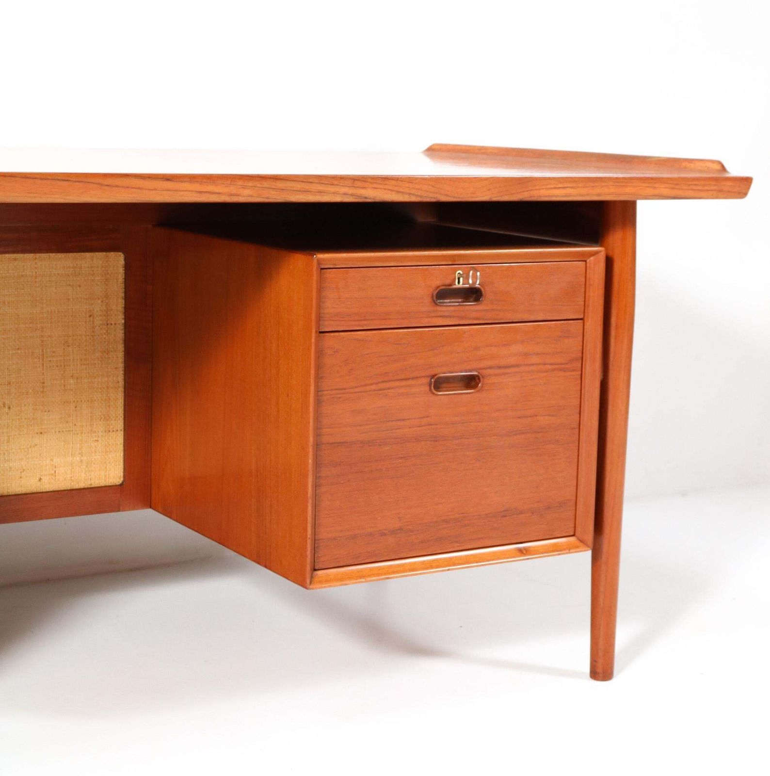 photo vintage Mid Century Modern Executive Desk 207 By Arne Vodder For Sibast, 1960s