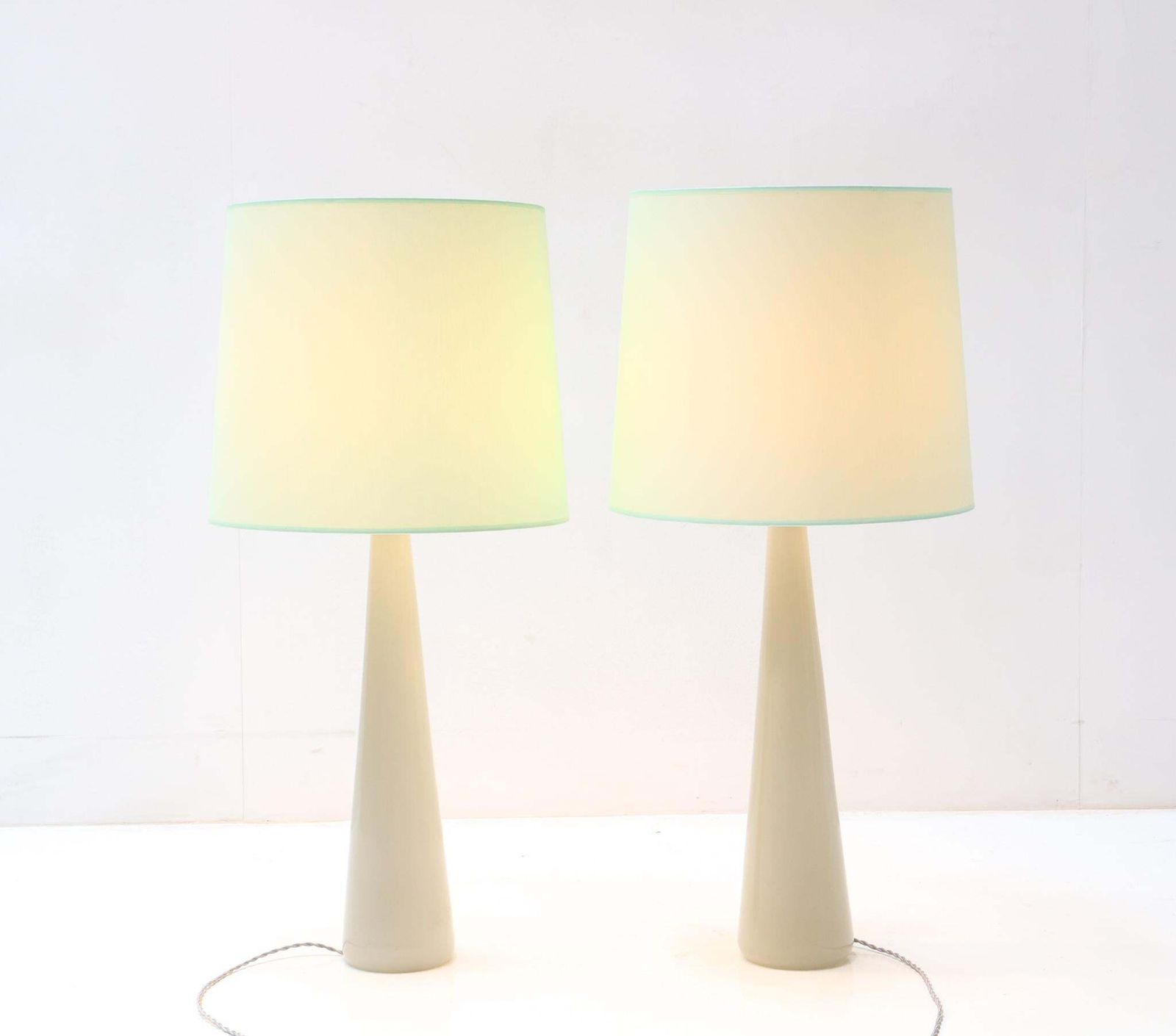Two Mid Century Modern Opaline Table Lamps By Archimede Seguso Murano, 1970s photo Lighting
