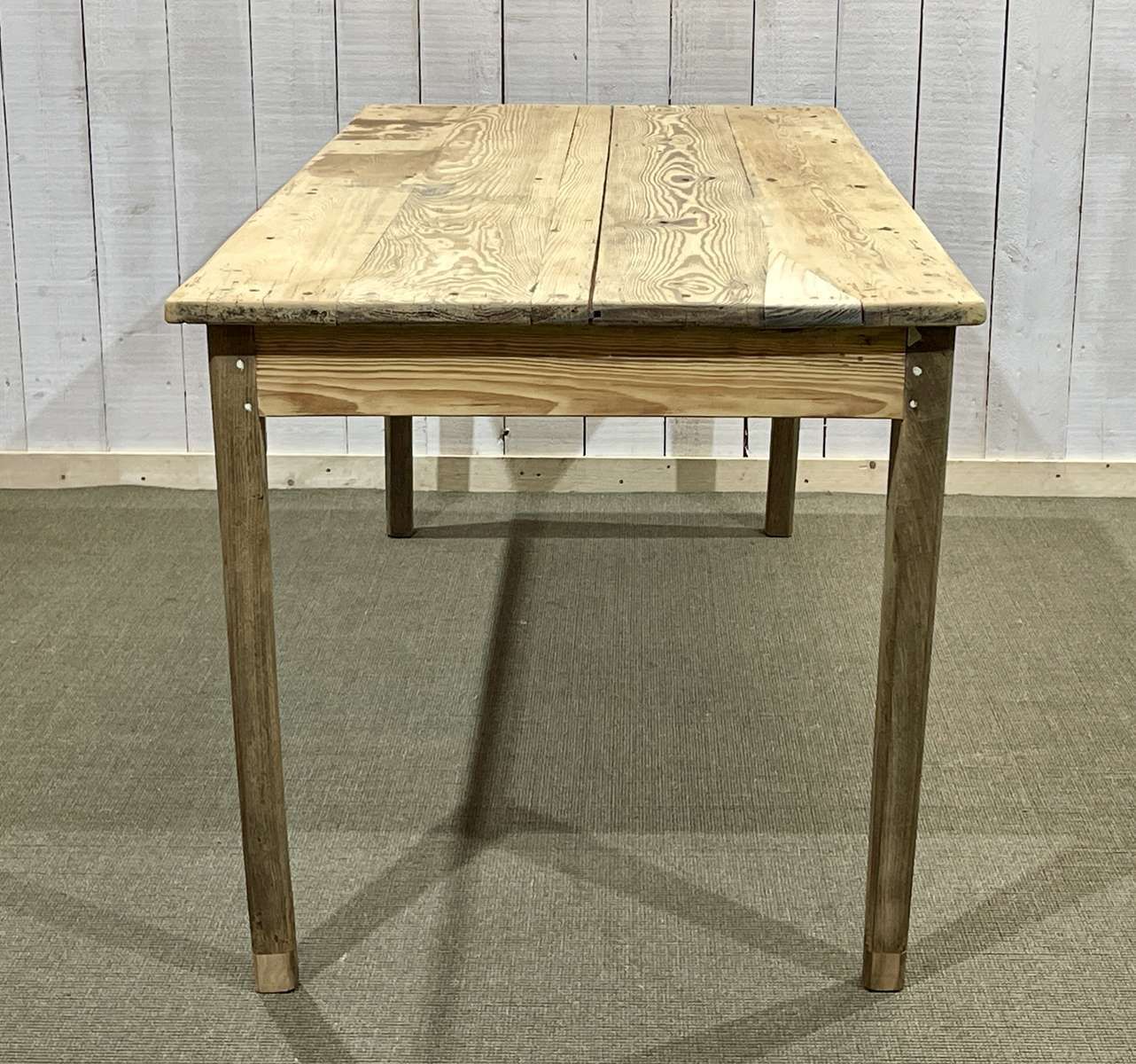 photo furniture 19th Century Farmhouse Table In Raw Fir And Chestnut