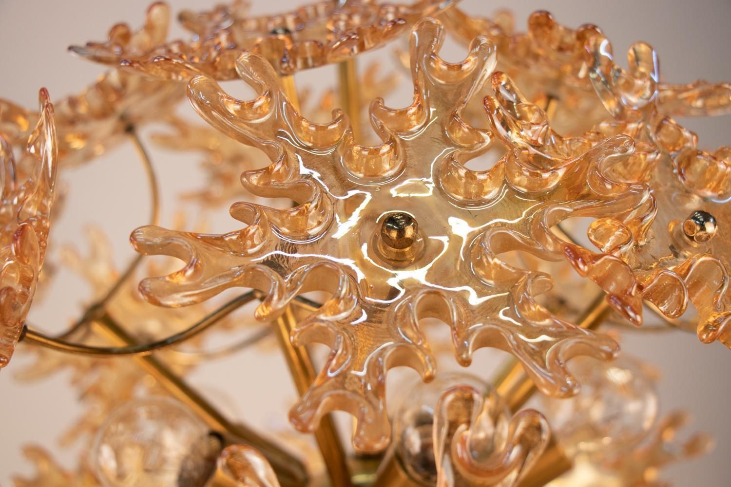 Starburst 22“ Amber Murano Chandelier Iridescent Glass & Brass, Sische 1960s photo vintage