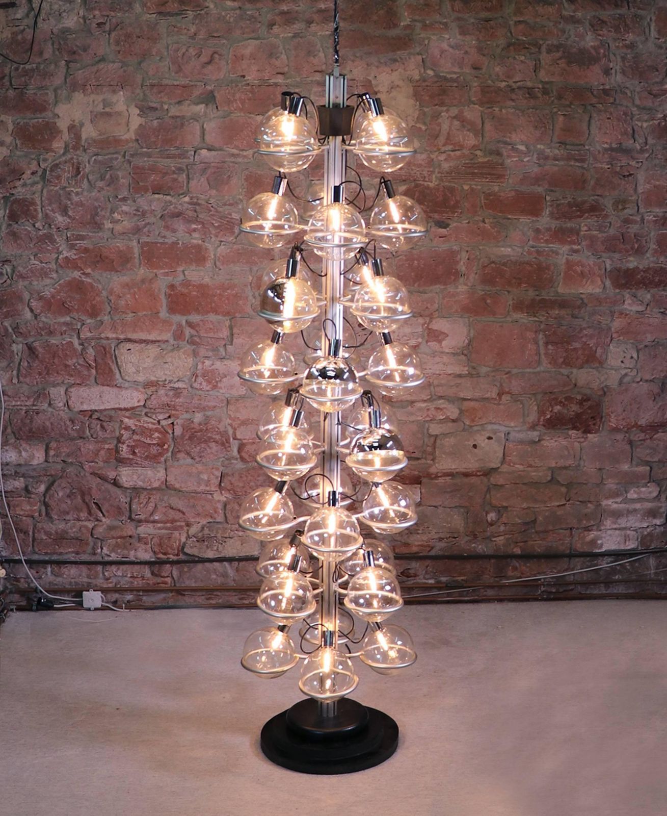 Unique Monumental 102“ Foyer Lighting Object 32 Globes By Sarfatti Attr., 1960s photo vinterior