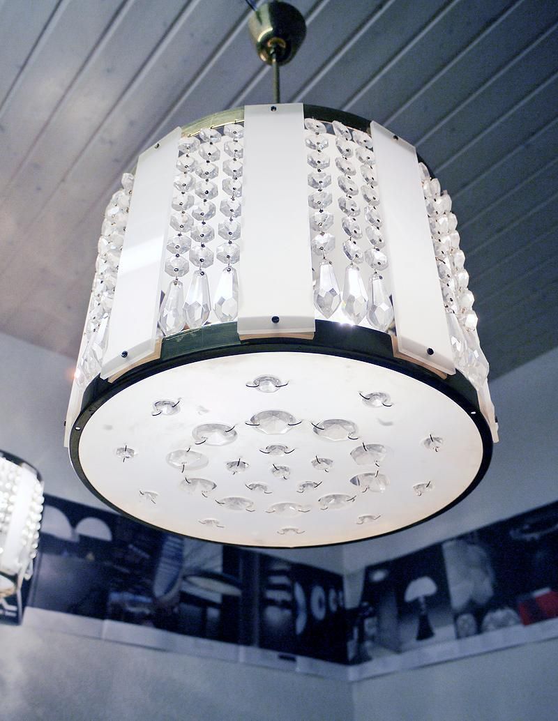 1960s Drum Chandelier Crystal, Brass And White Lucite In The Manner Of Stilnovo photo vinterior