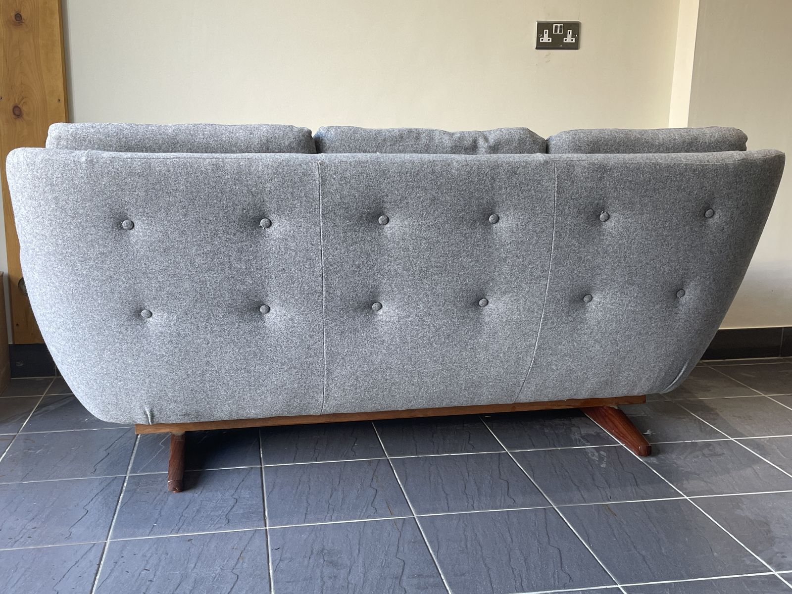 photo furniture Parker Knoll Statesman In Abraham Moon Wool