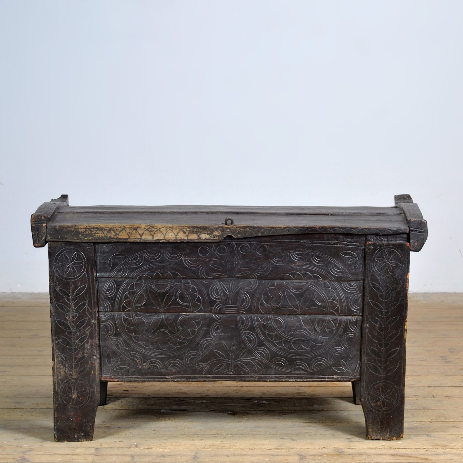 photo for sale Large Antique Shepherd’s Chest, 1850s
