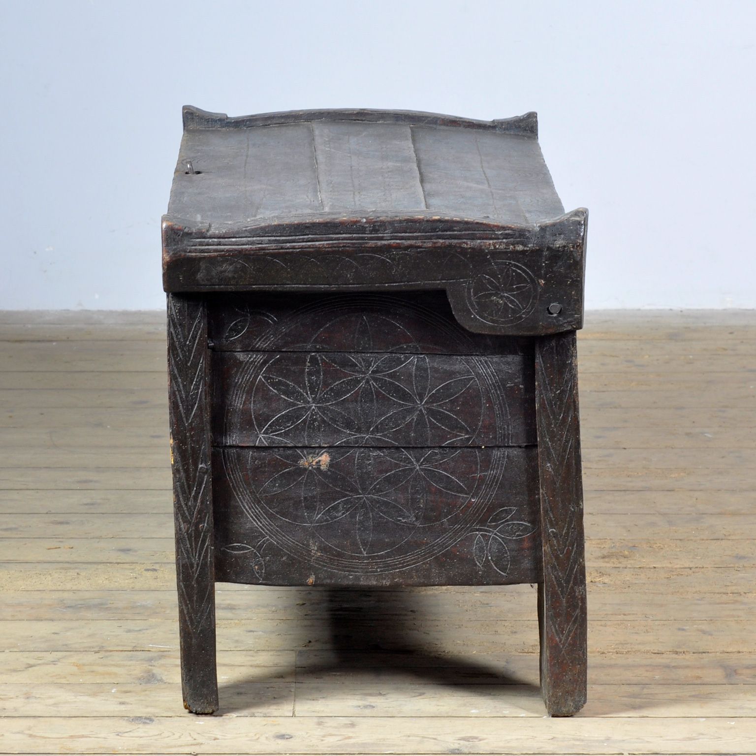 photo vinterior Large Antique Shepherd’s Chest, 1850s