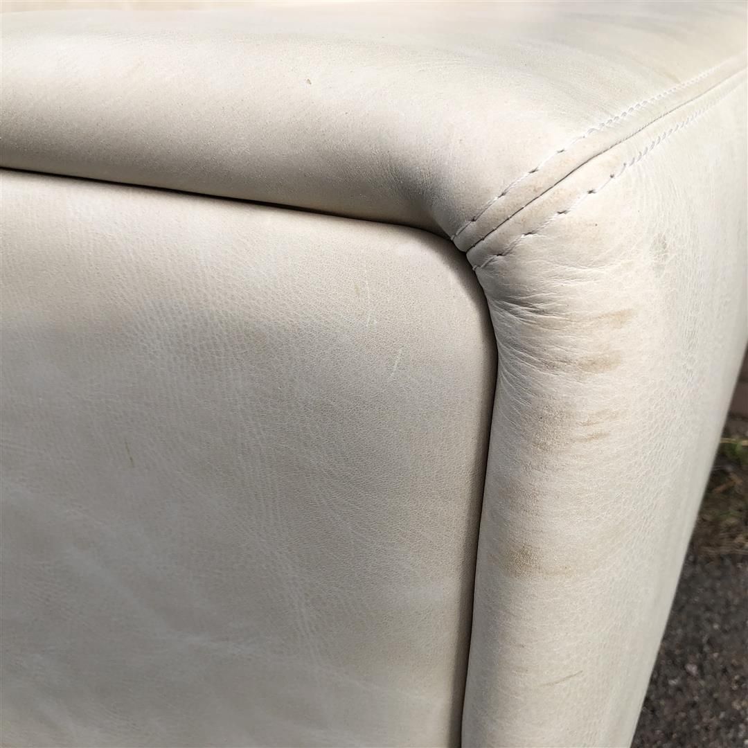 photo vintage Contemporary Italian Cream White Leather Large Two Seater Sofa