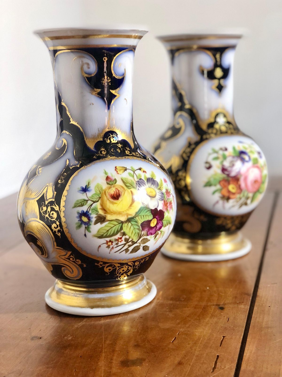 19th Century Paris Porcelain Pair Of Vases photo vinterior